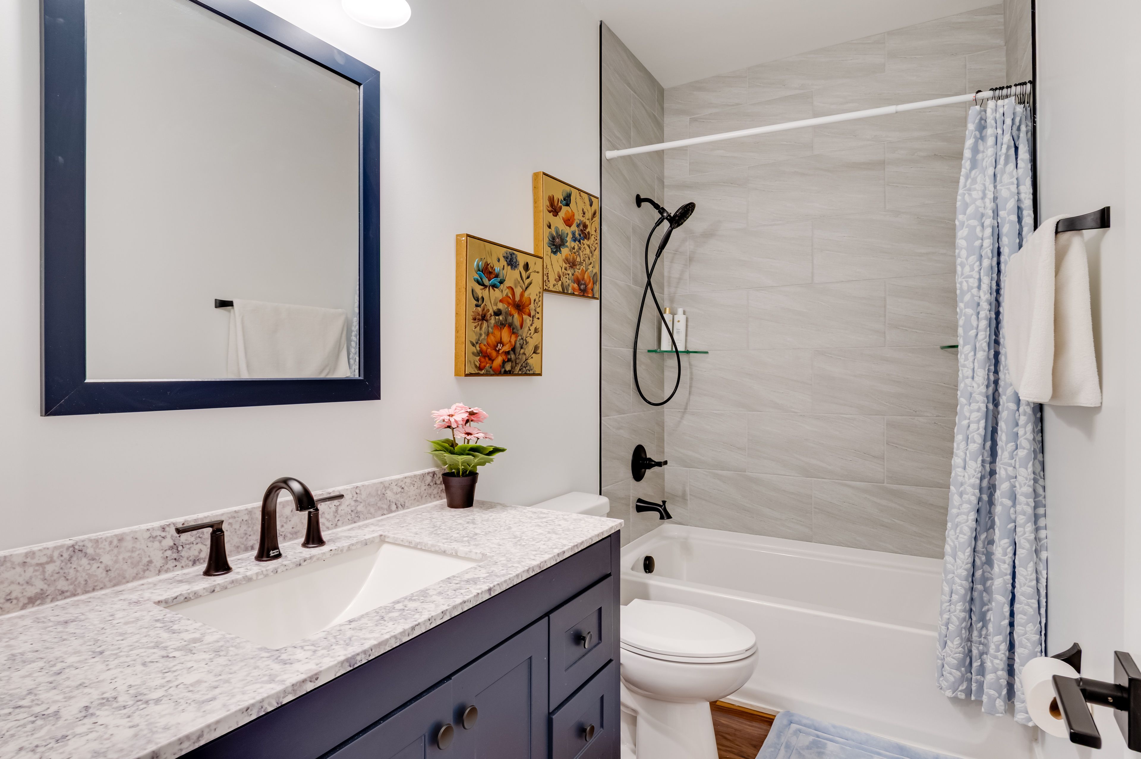 Full Bathroom | Towels & Linens Provided | 1st Floor