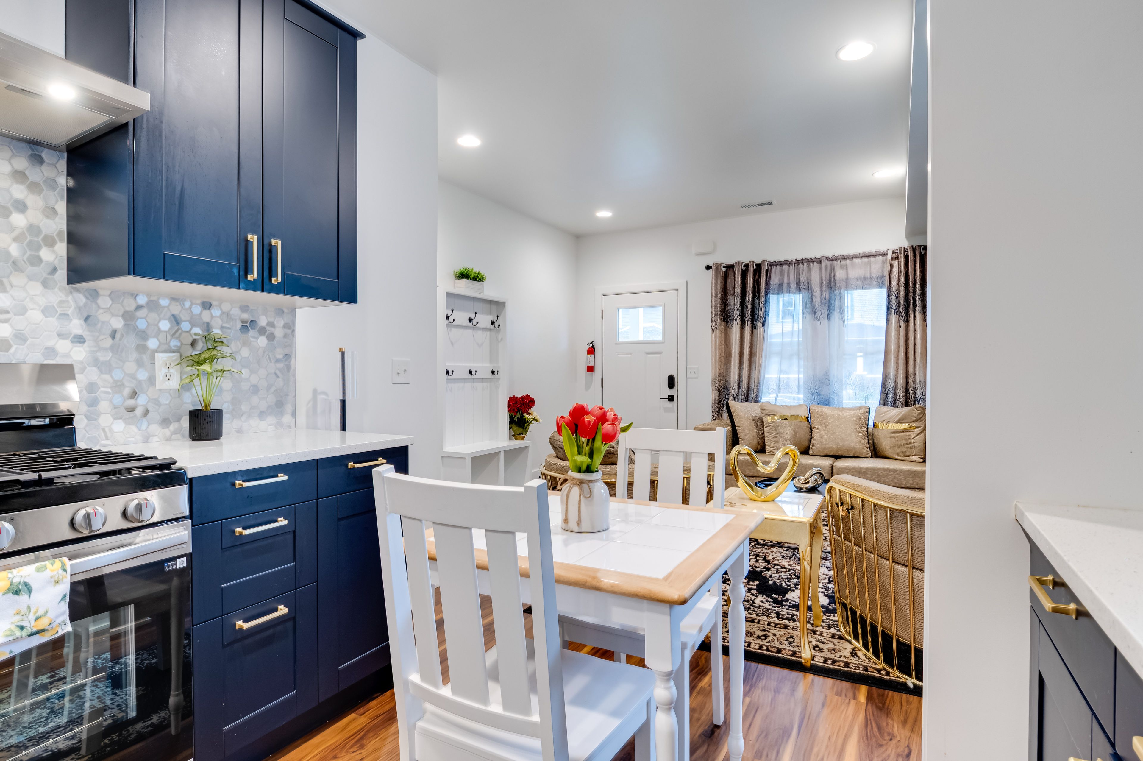Dining Area | Dishware & Flatware Provided | 1st Floor