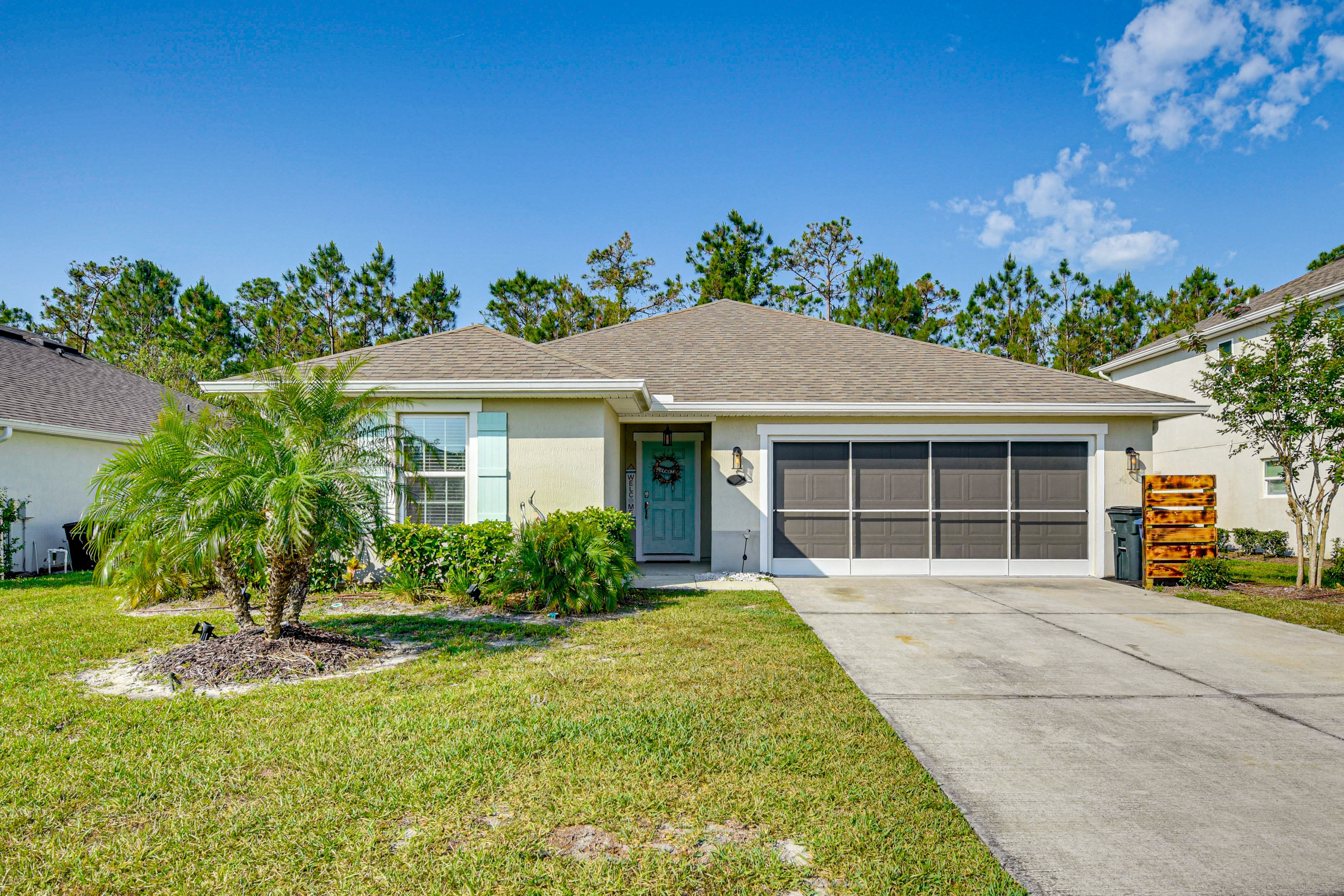 Home Exterior | Parking | Driveway (2 Vehicles)