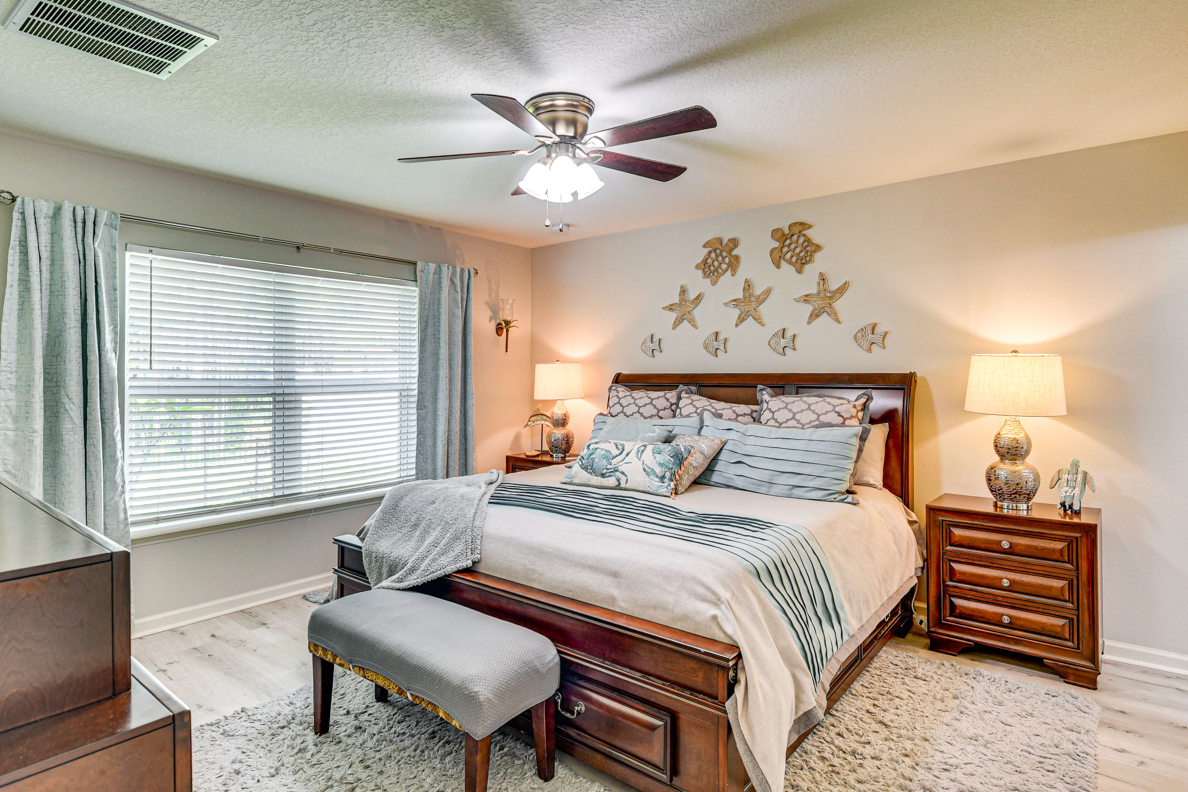 Bedroom 1 | King Bed | En-Suite Bathroom