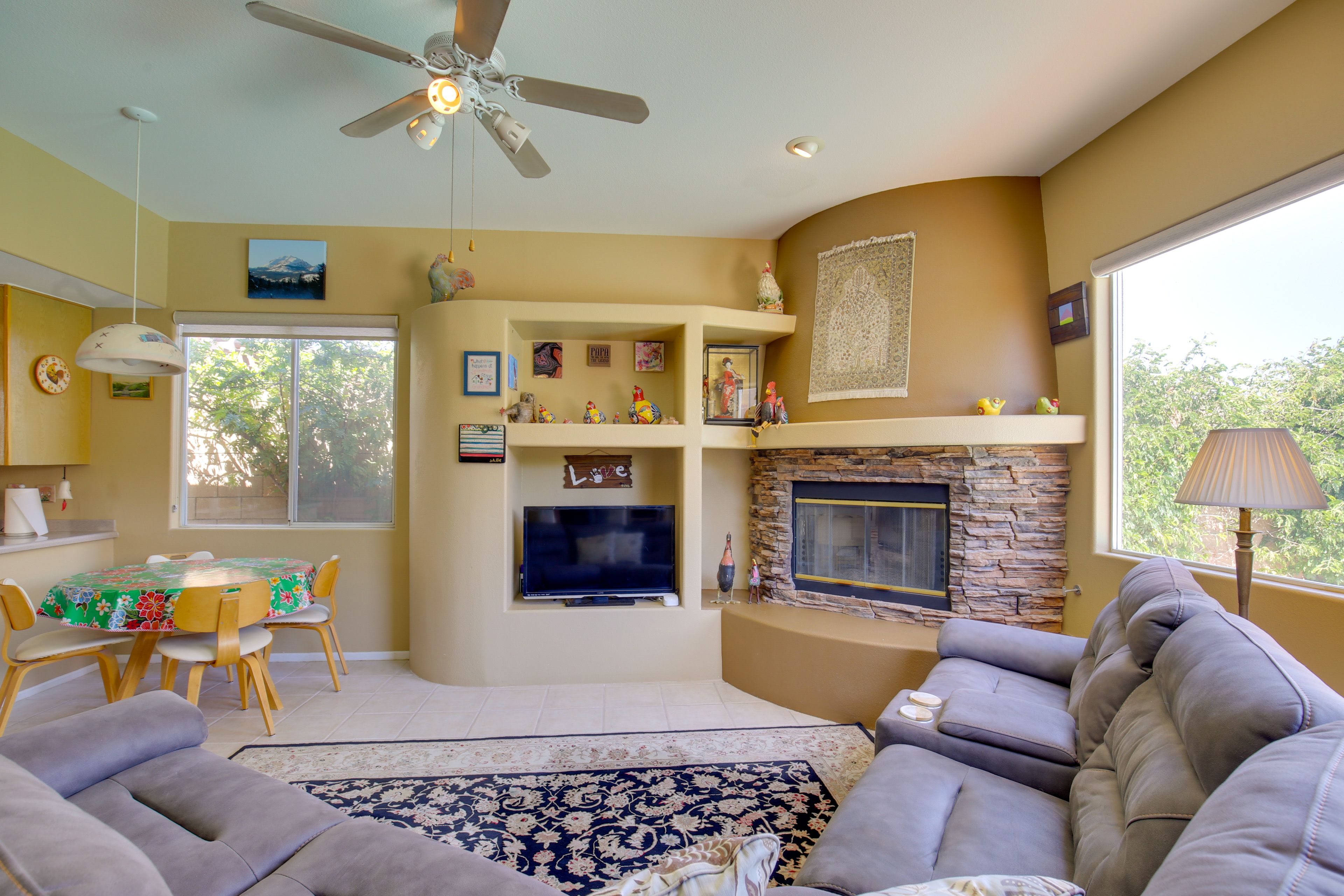 Living Room | Free WiFi | Smart TV | Central A/C | Fireplace