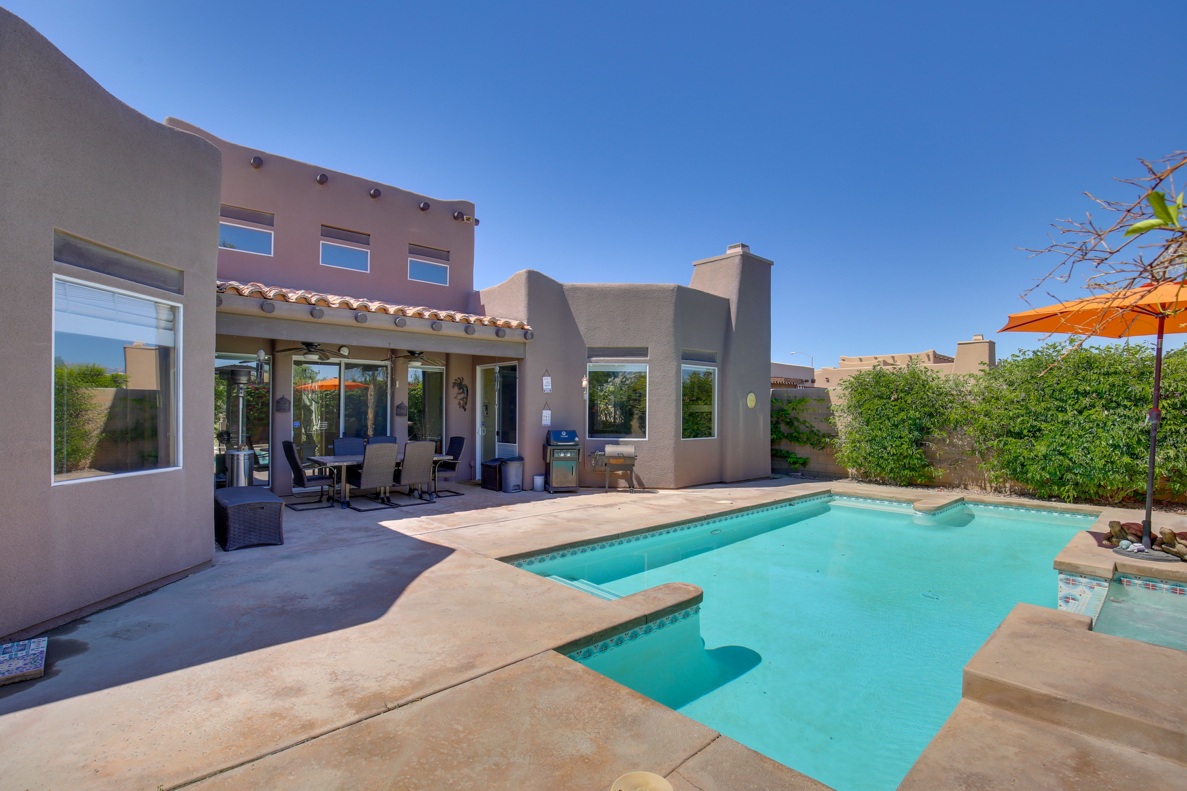 Private Outdoor Pool & Hot Tub