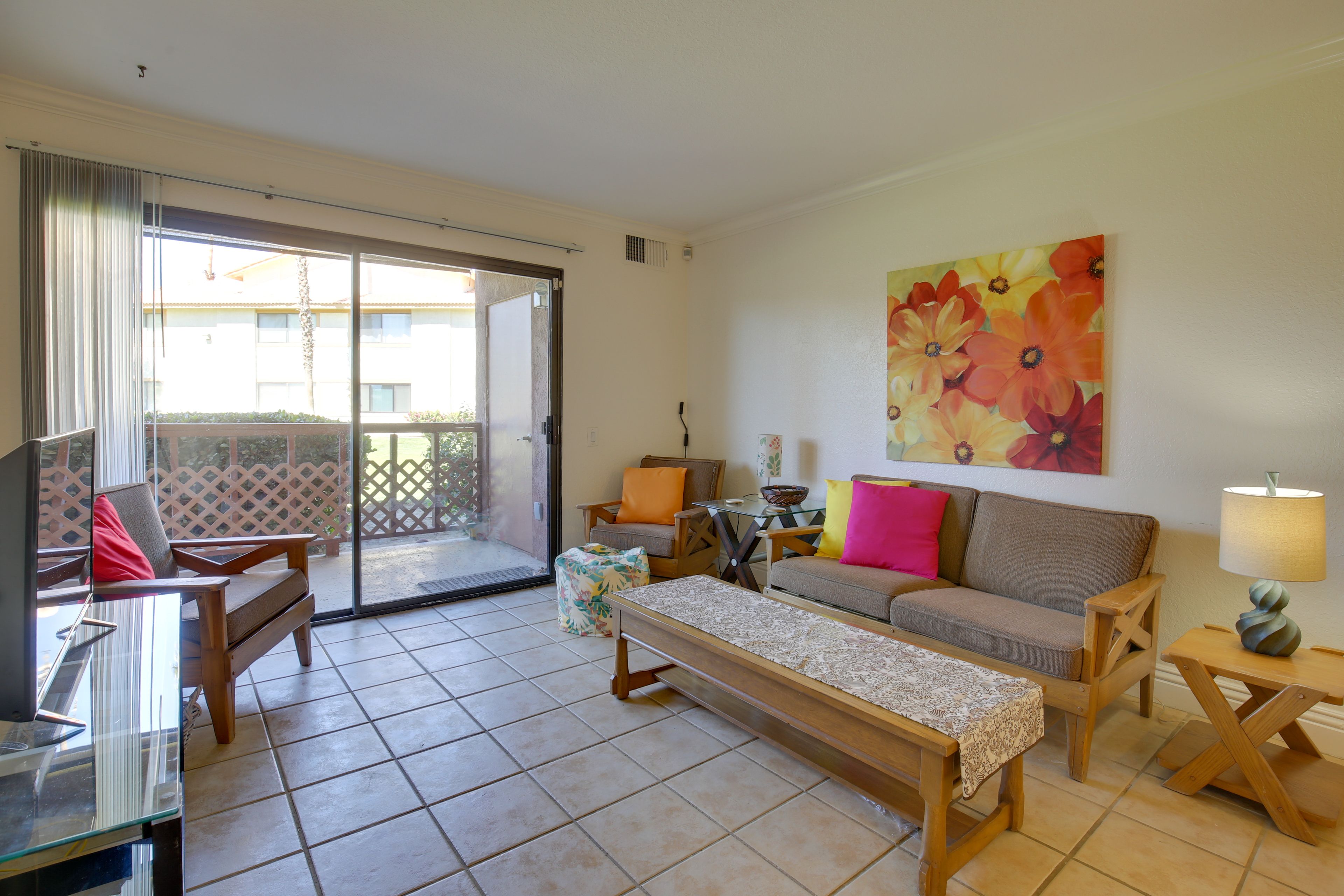 Living Room | Free WiFi | Smart TV | Central A/C