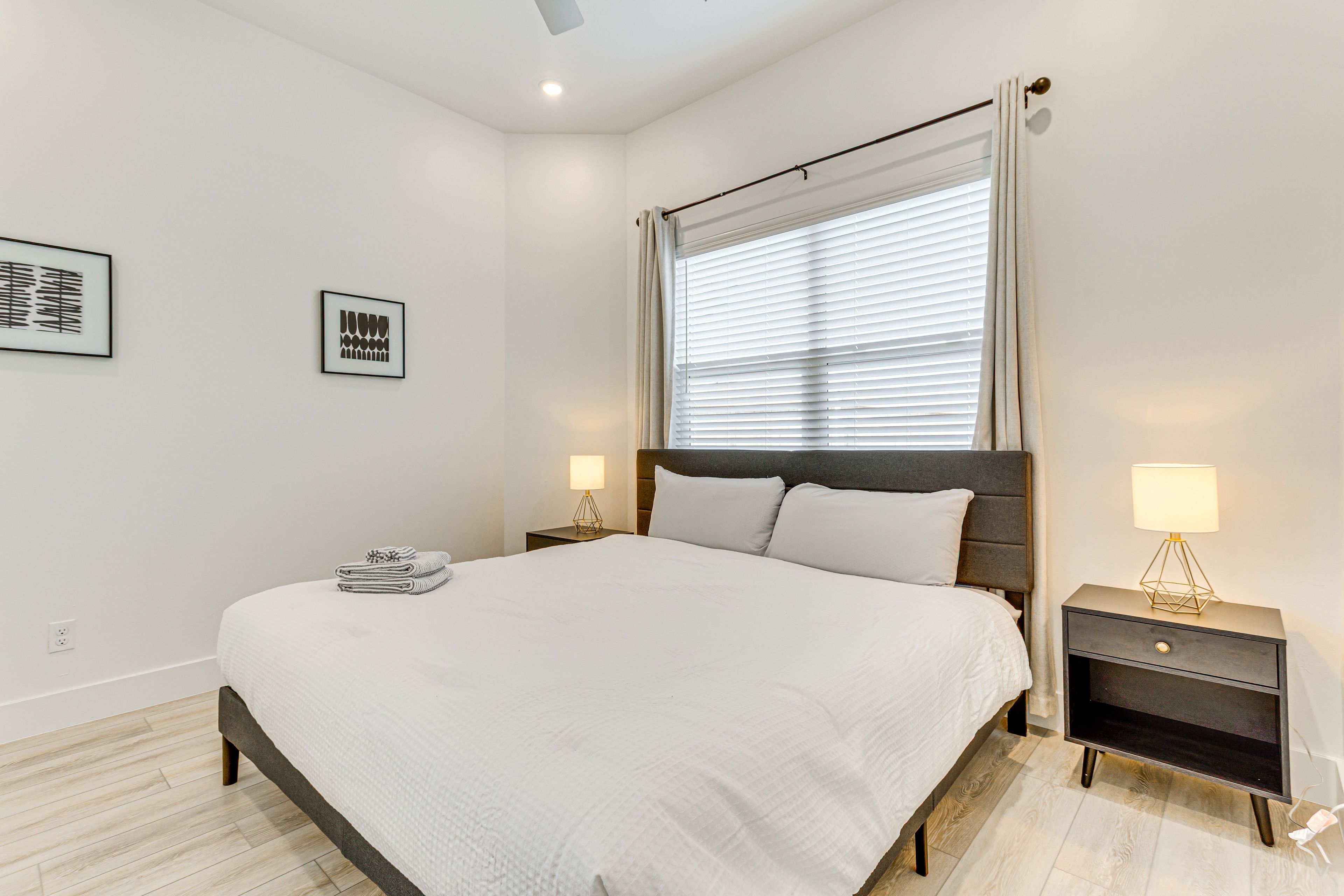 Bedroom 1 | King Bed