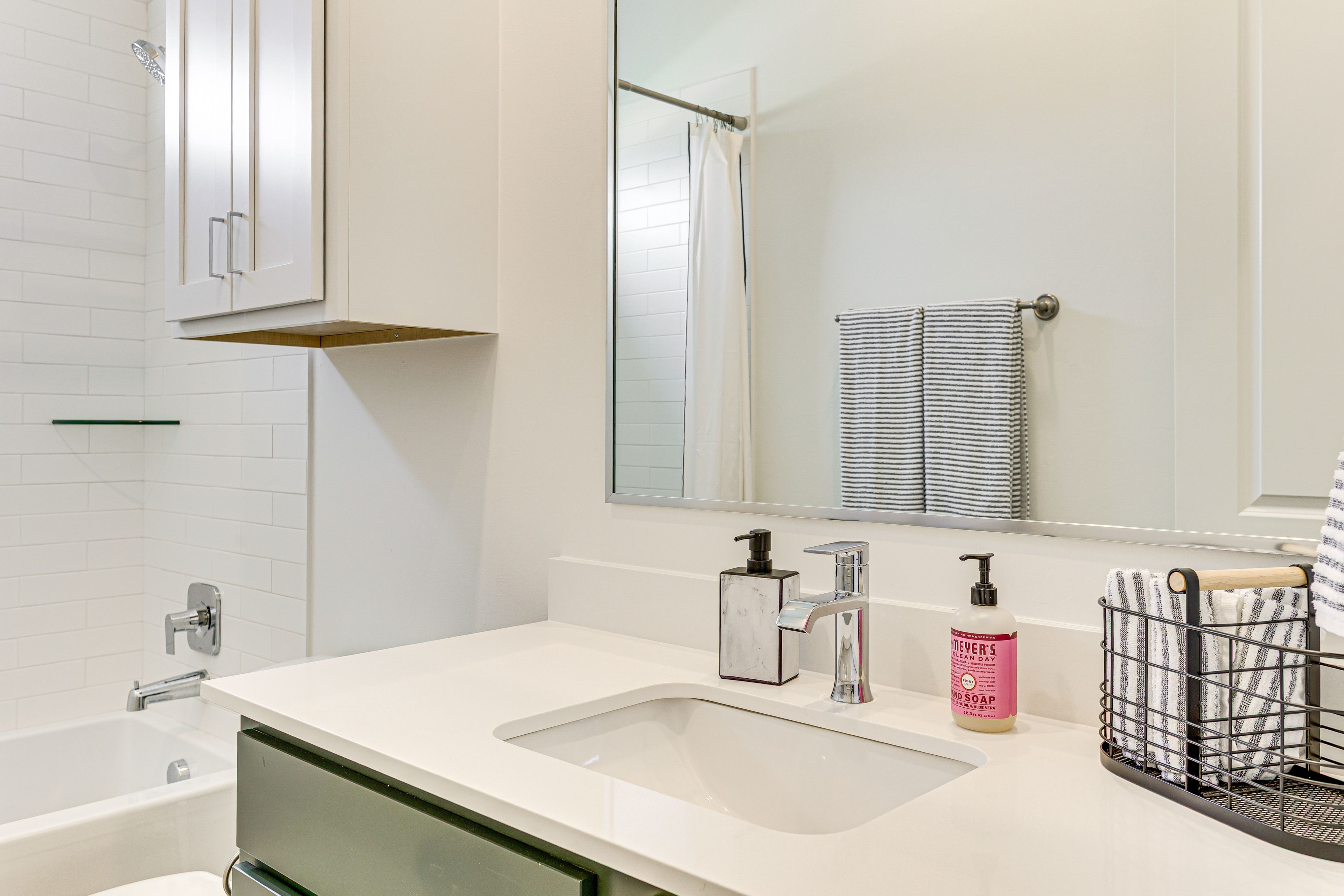 Full Bathroom | Complimentary Toiletries
