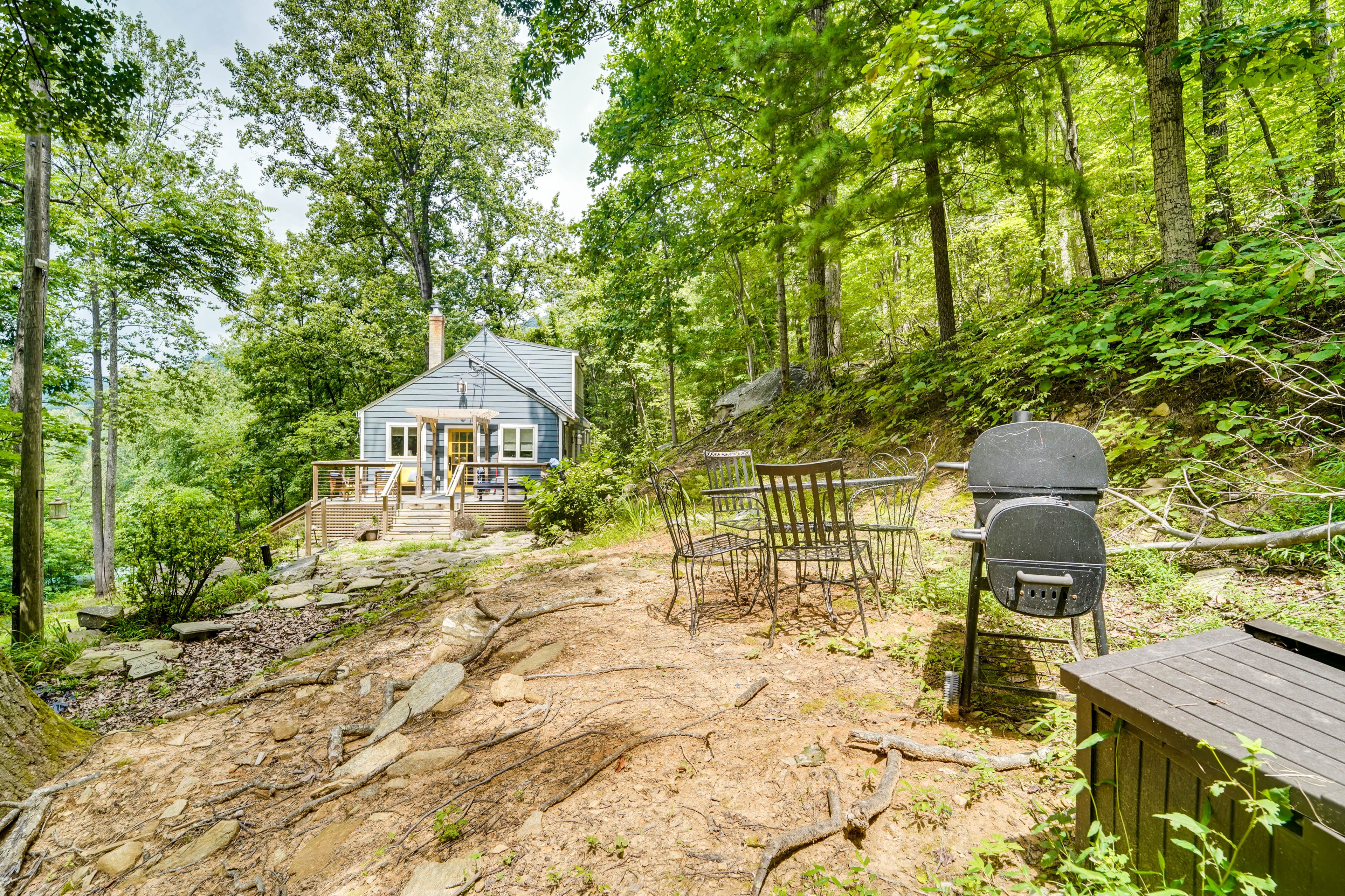 Private Yard | Charcoal Grill