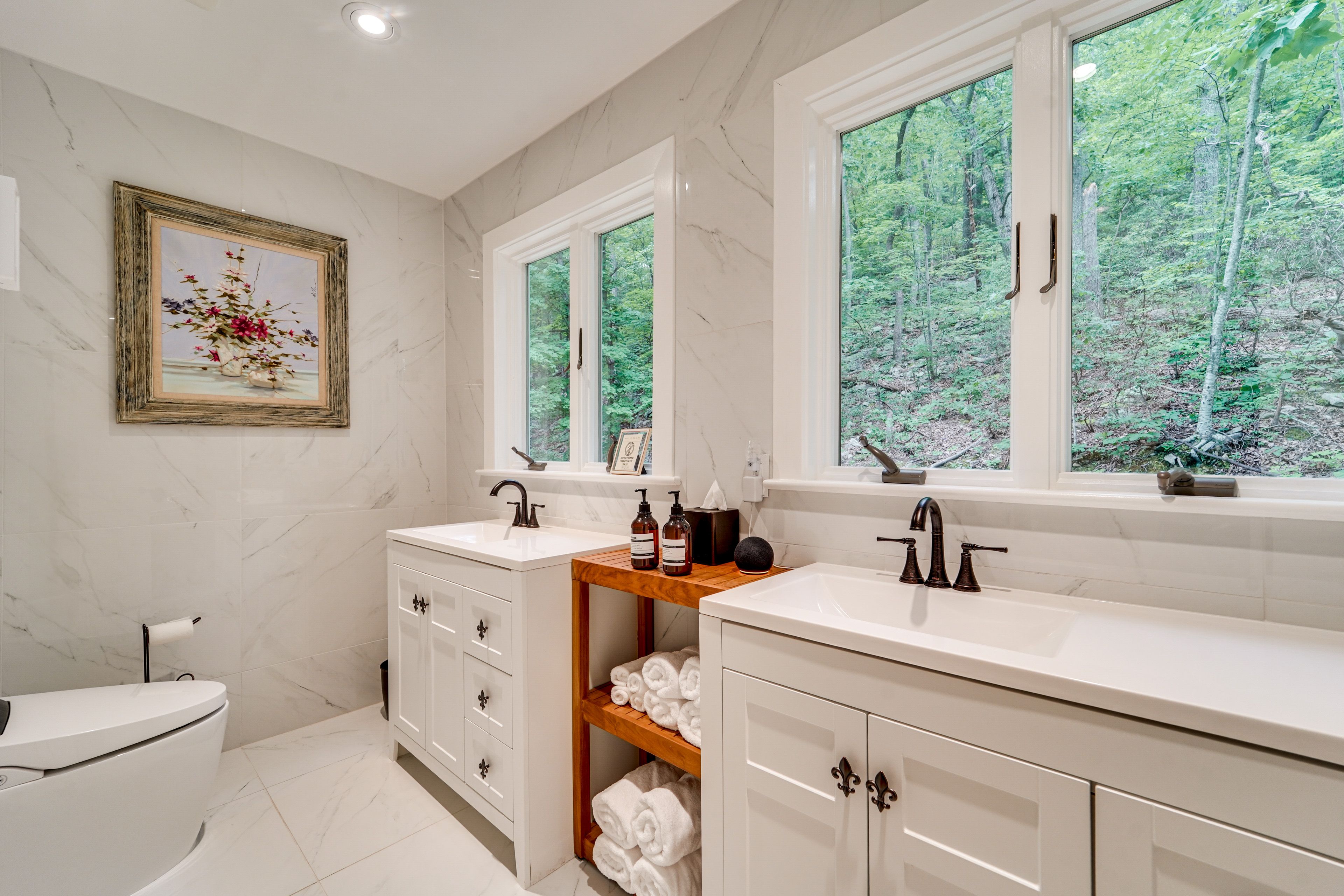 Full Bathroom | 2nd Floor | Complimentary Toiletries