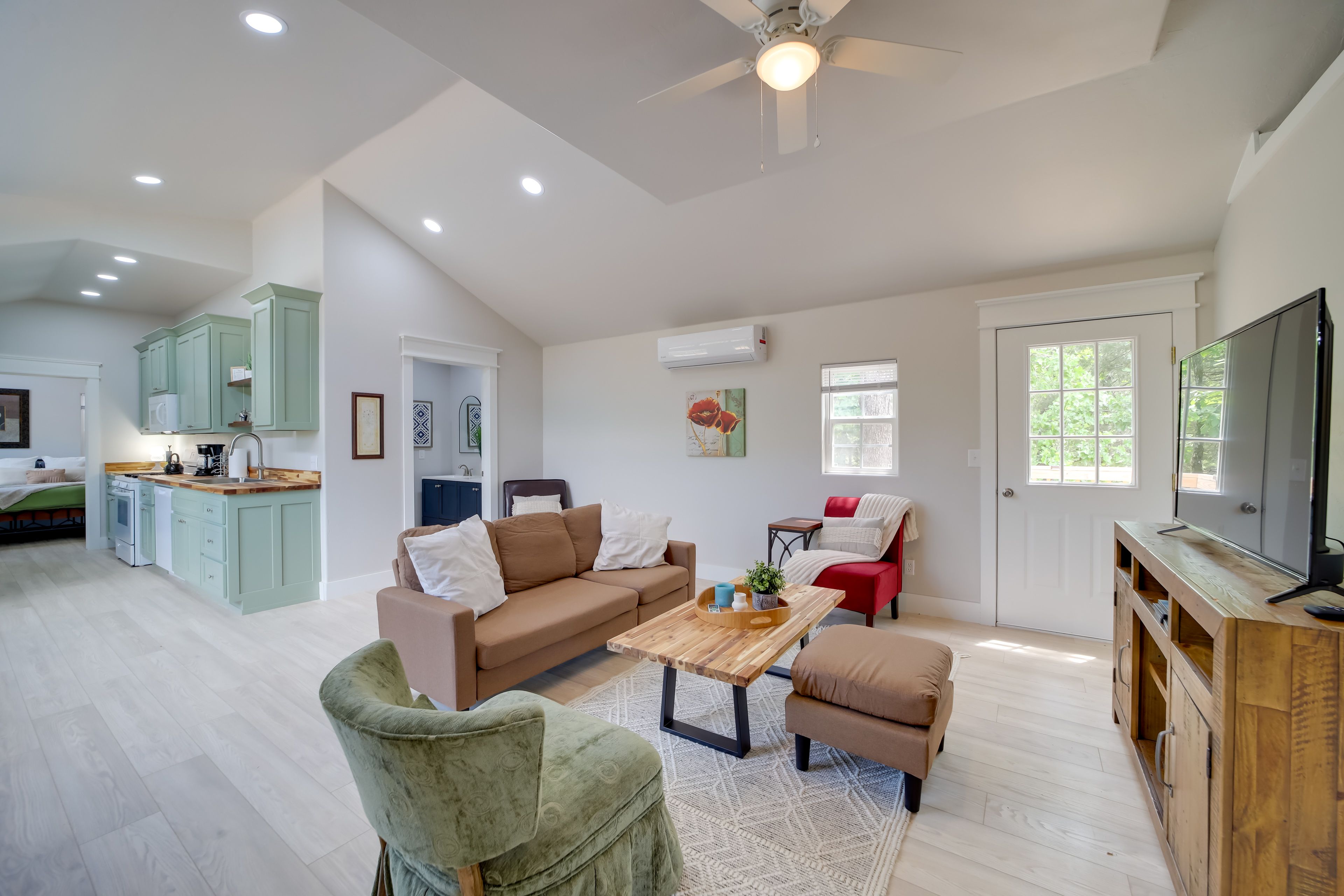 Mcalester Vacation Rental | 2BR | 2BA | 850 Sq Ft | 3 Steps to Enter