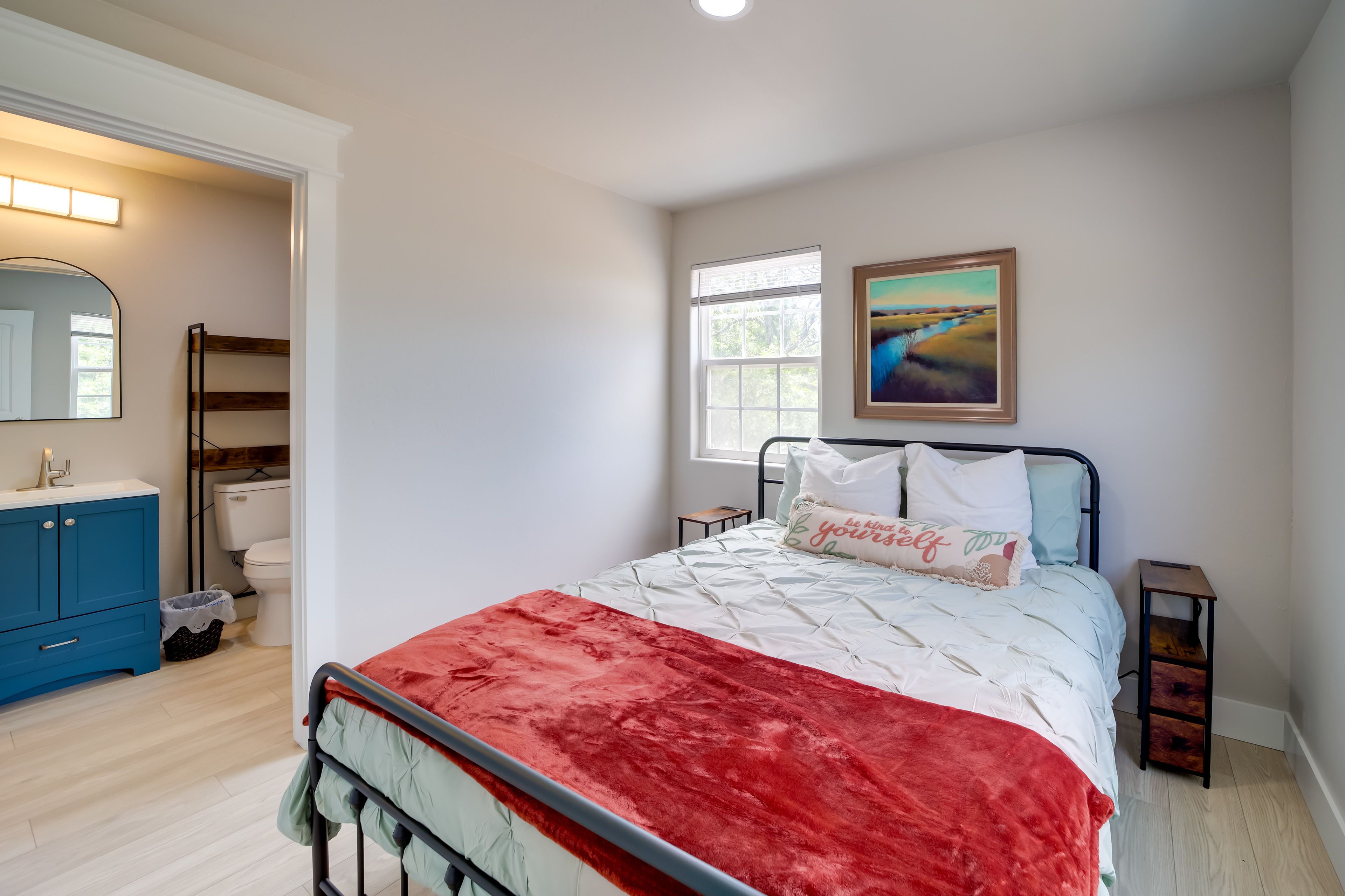 Bedroom 2 | Queen Bed