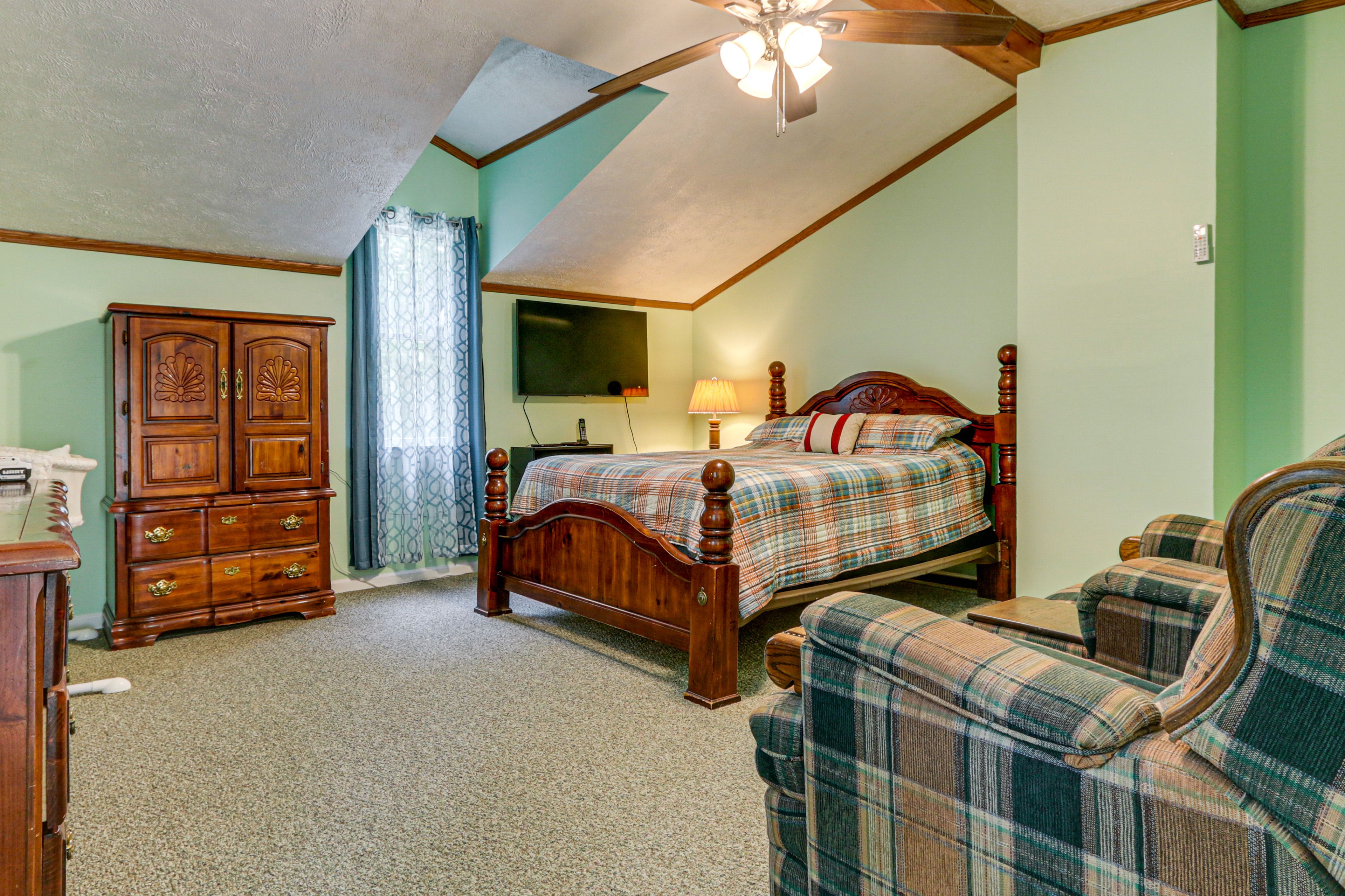 Bedroom 3 | 2nd Floor | Queen Bed | Linens Provided