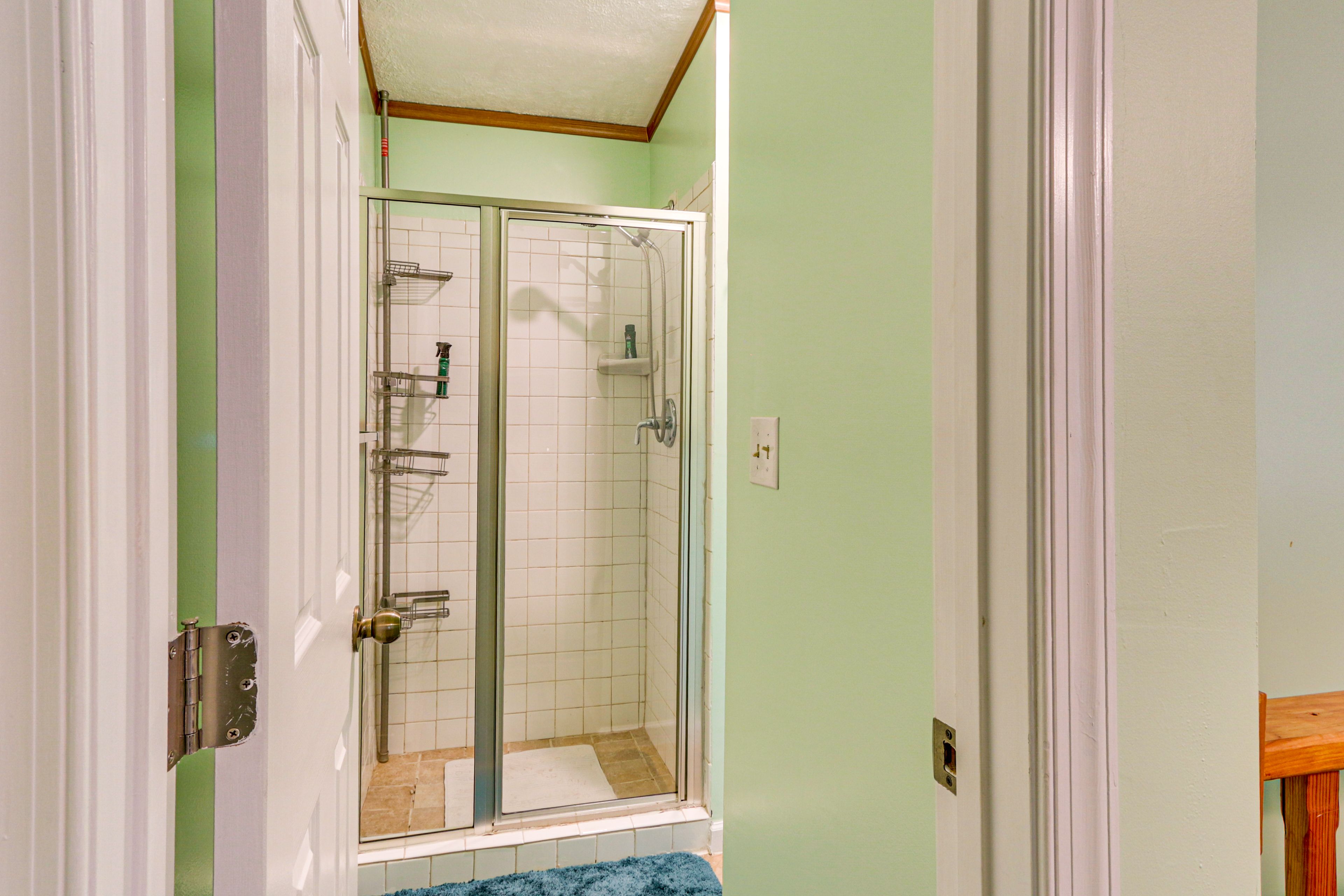 Full Bathroom | 2nd Floor | Towels Provided