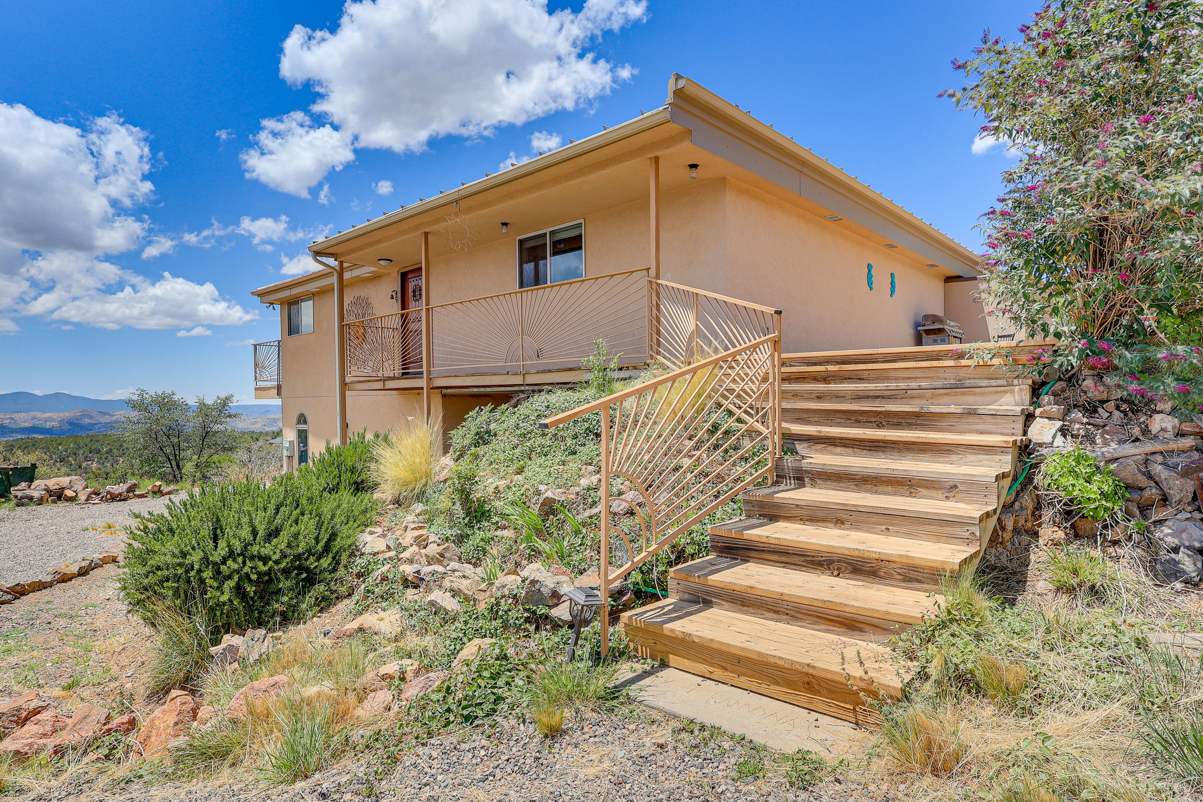 Property Exterior | Above-Garage Unit | Single Level