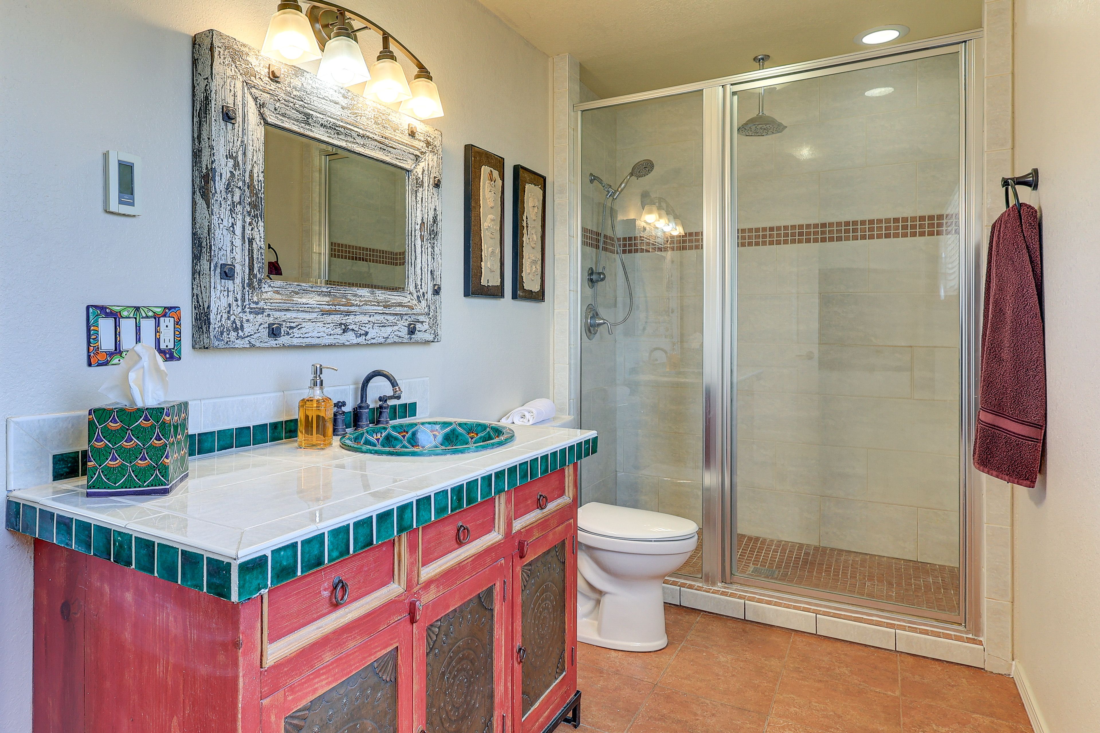 Full Bathroom | Towels Provided