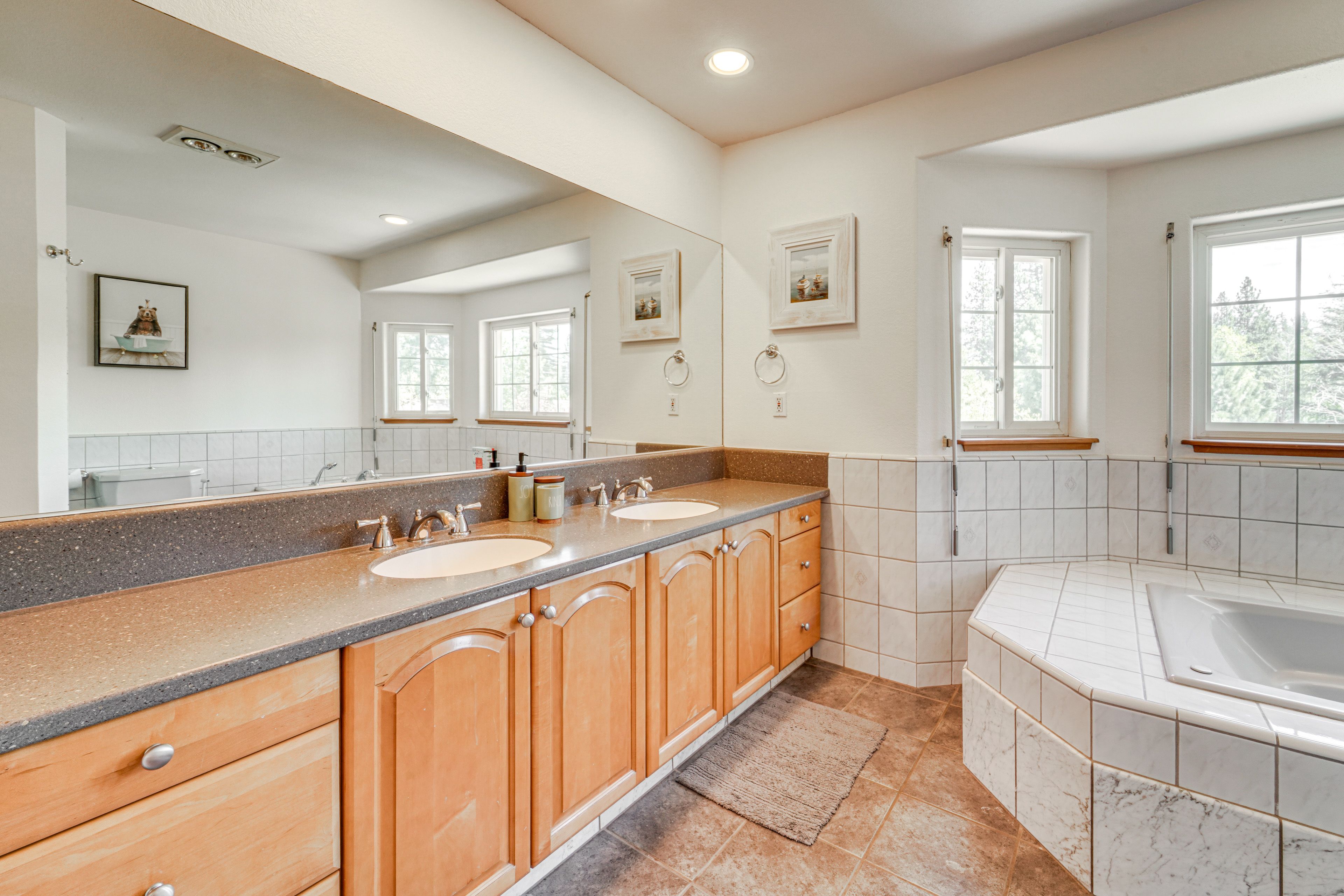 En-Suite Bathroom | Shower | Jetted Tub | 2nd Floor