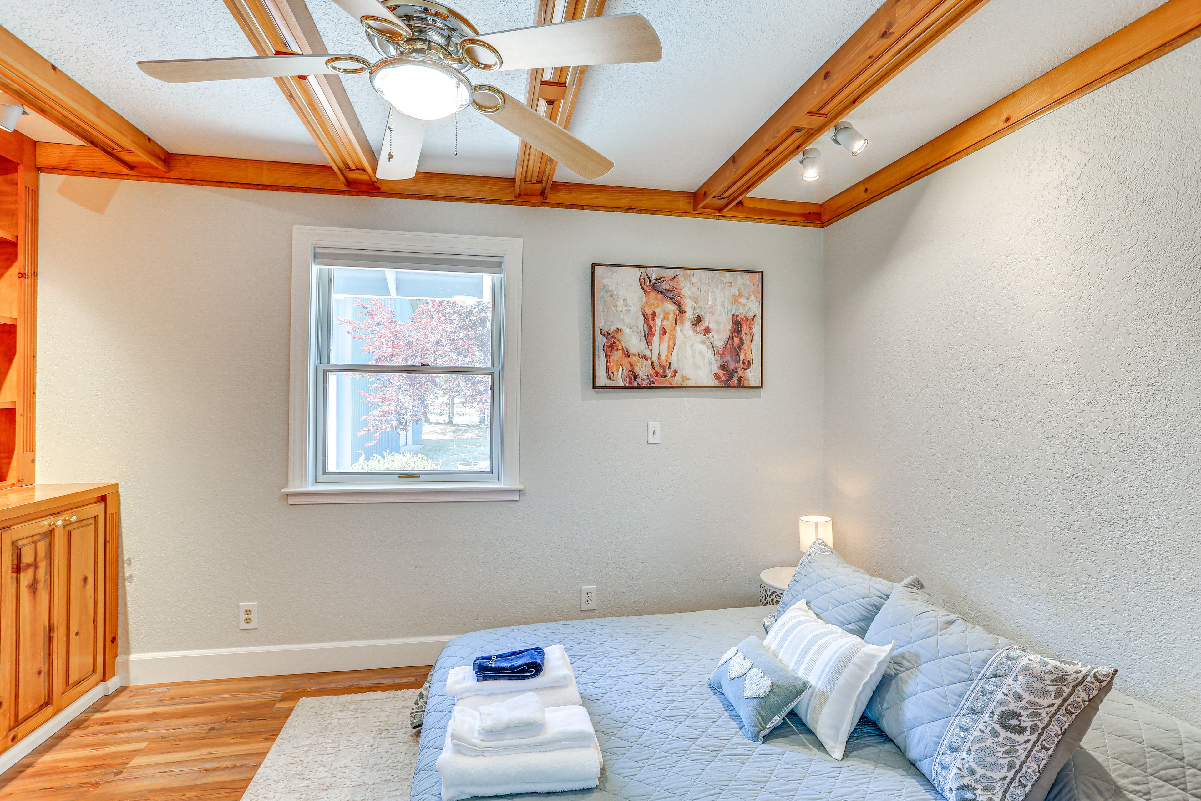 Enclosed Library | Queen Futon