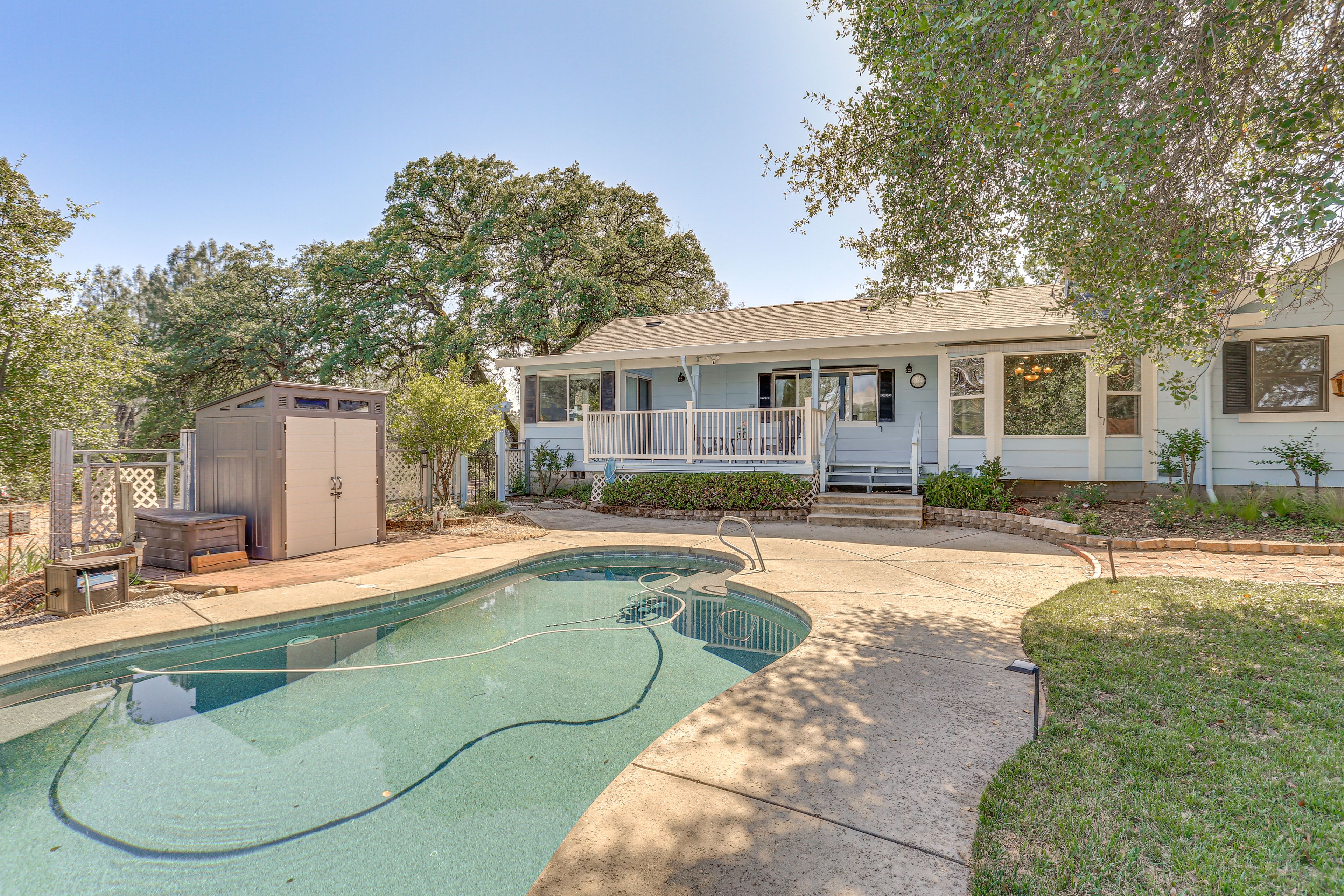 Private Pool (Depth 3'-6')