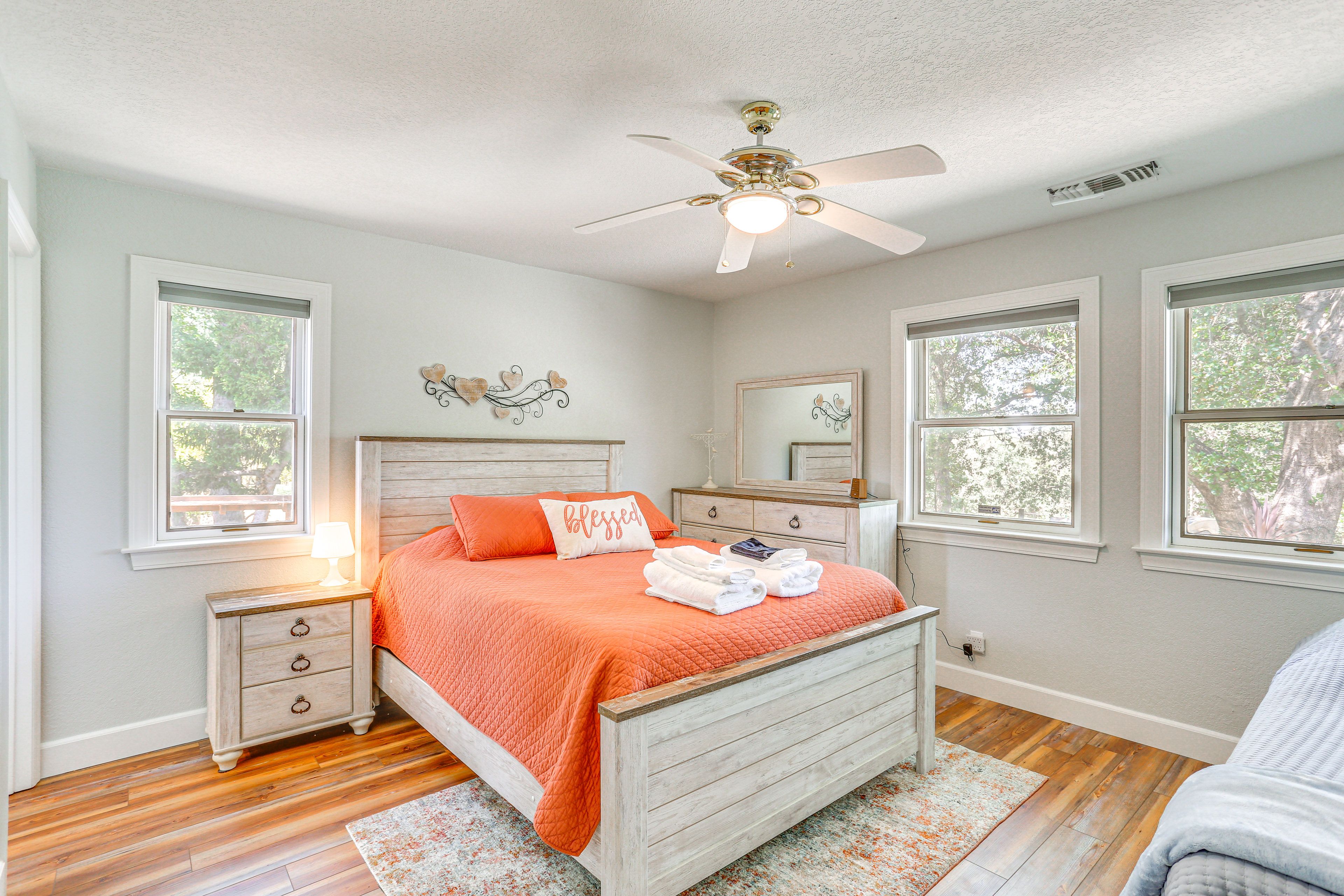 Bedroom 2 | Queen Bed | XL Twin Bed