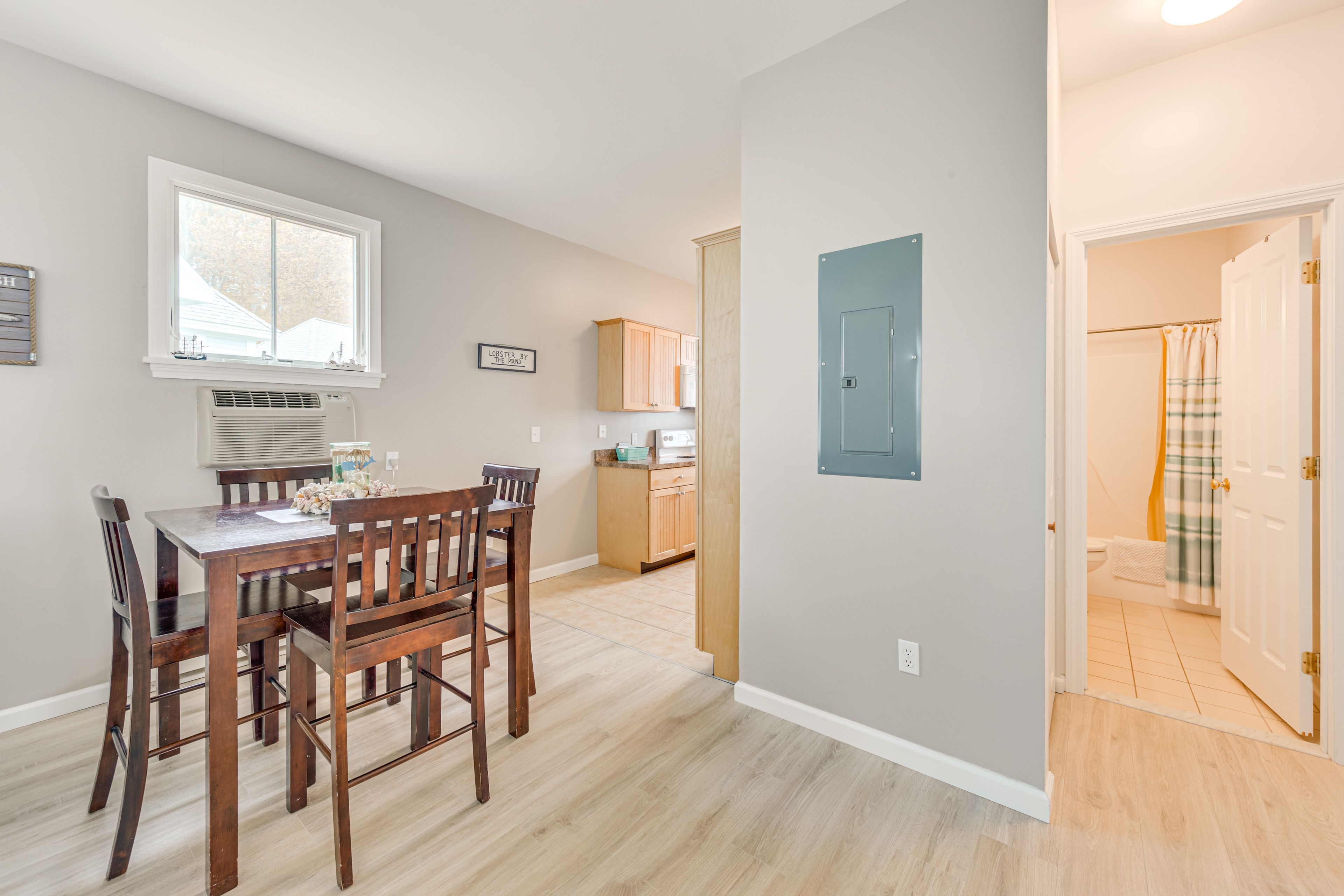 Dining Table | Dishware & Flatware Provided