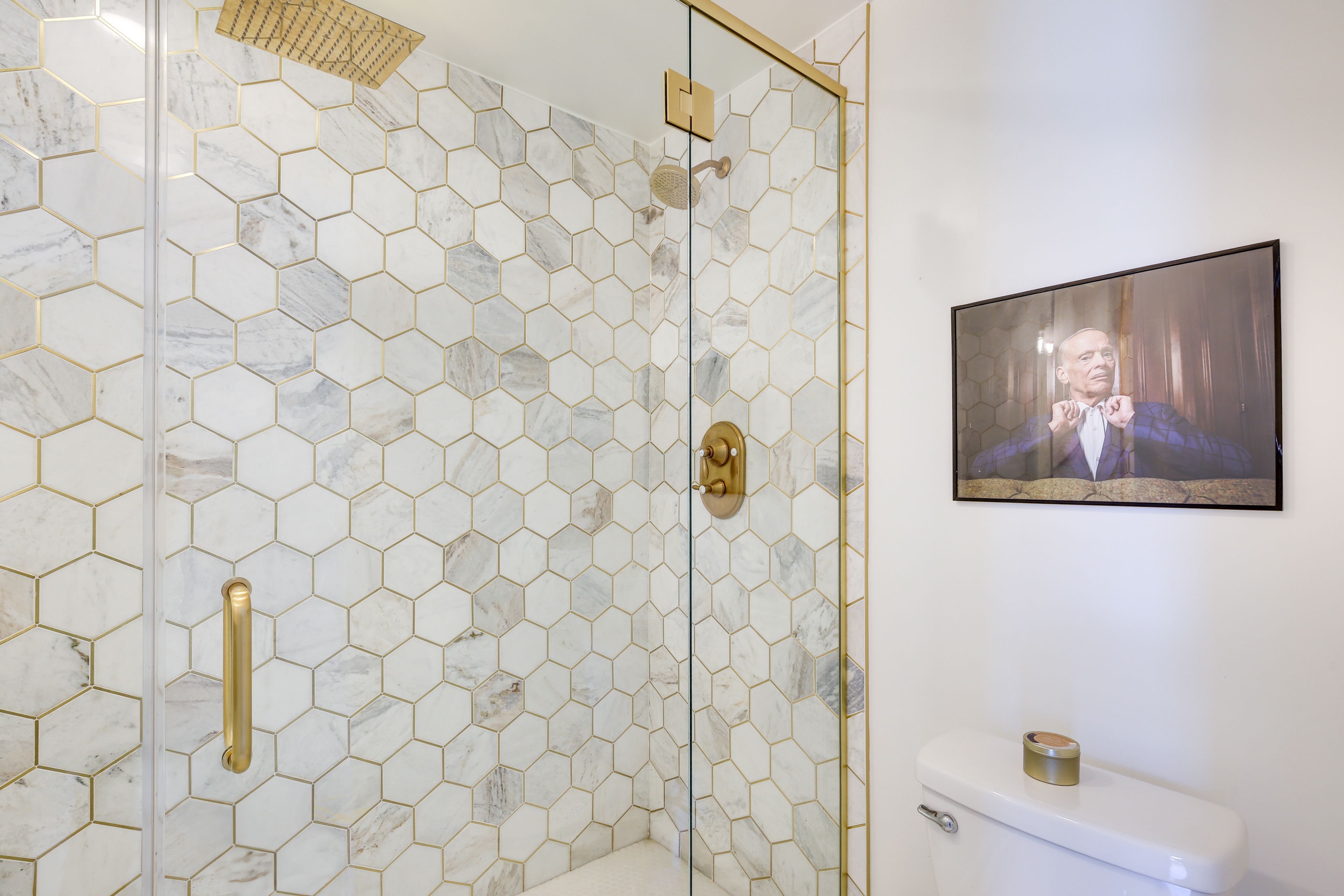 Full Bathroom | Towels Provided