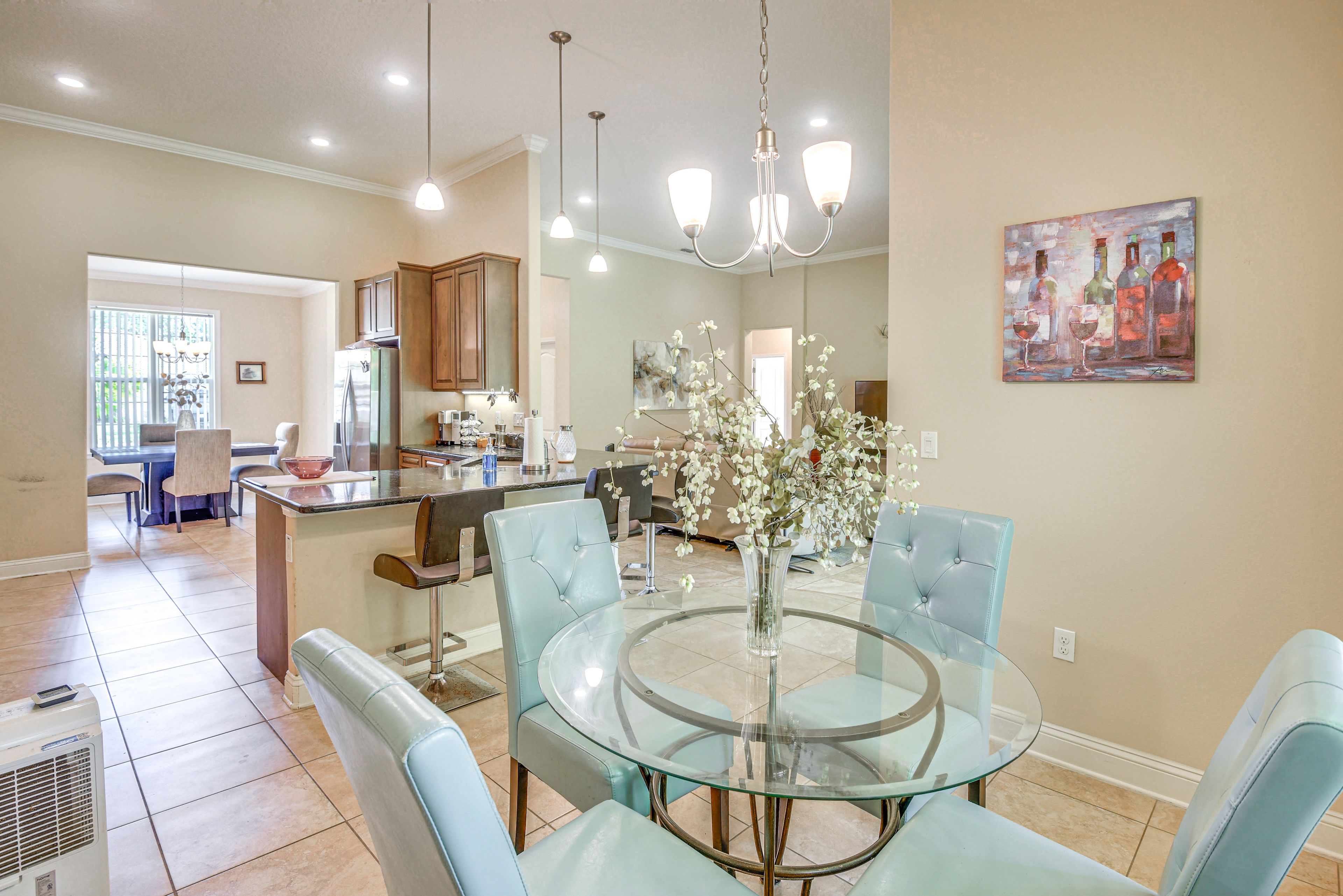 Dining Area | Breakfast Bar