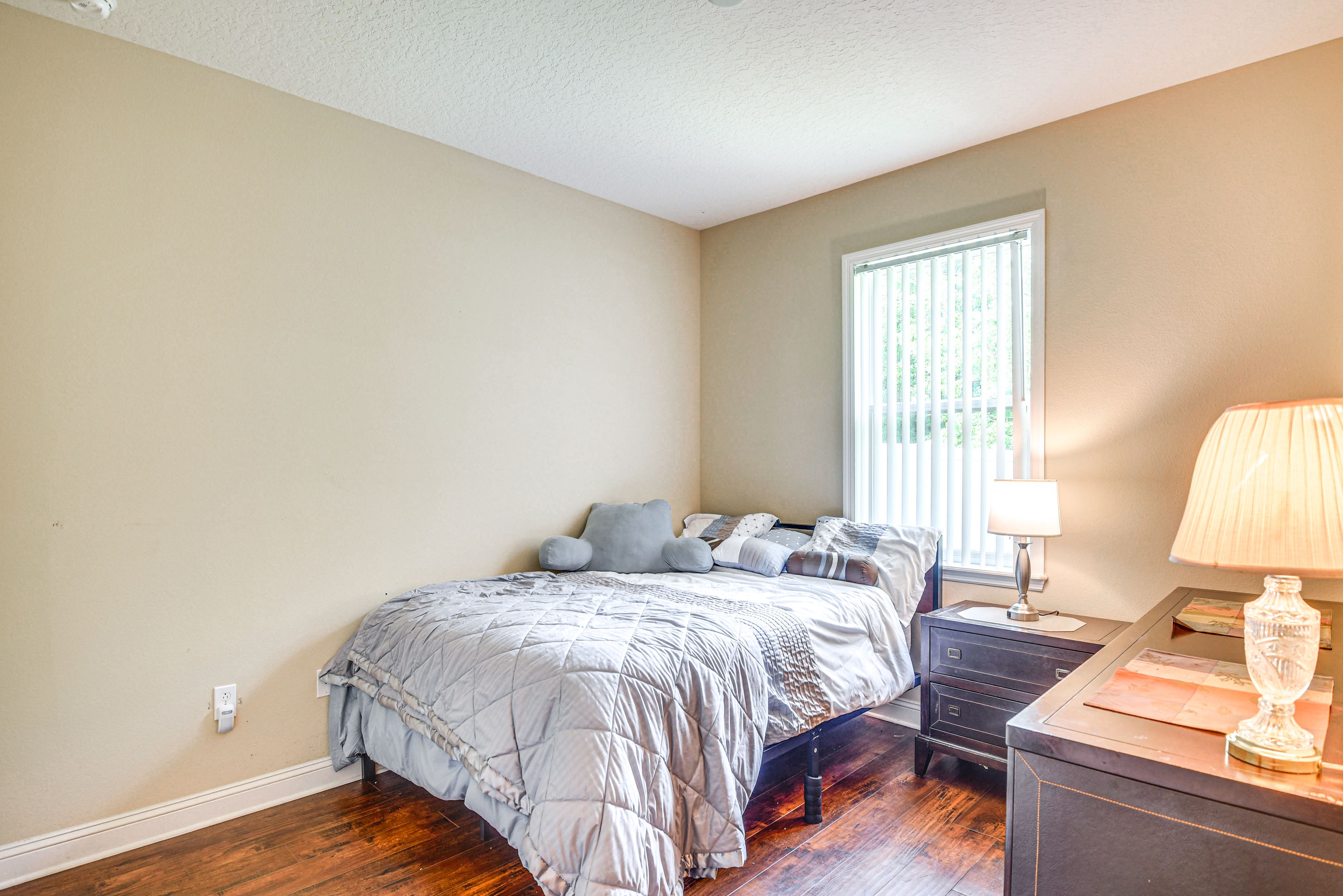 Bedroom 4 | Queen Bed