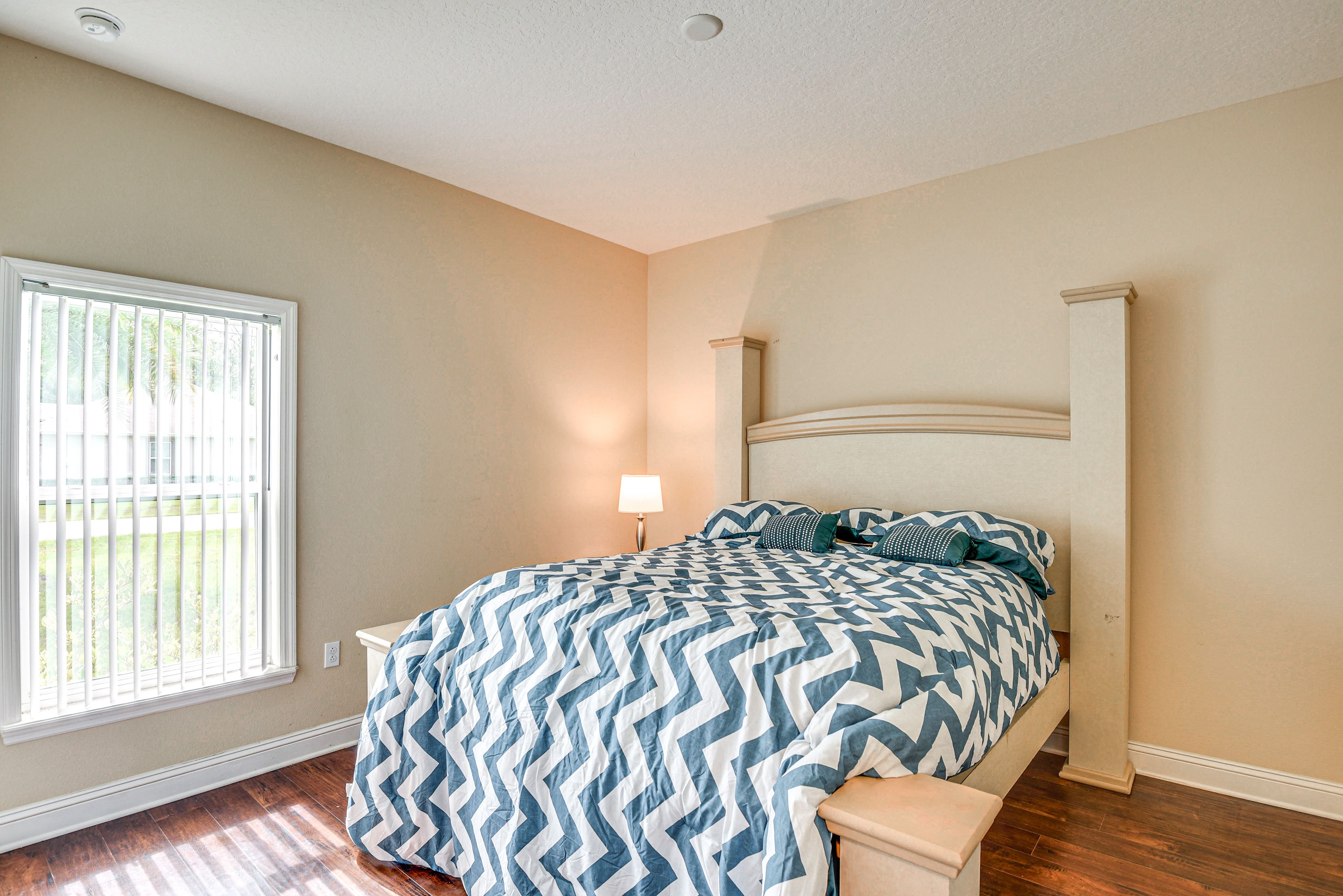 Bedroom 3 | Queen Bed