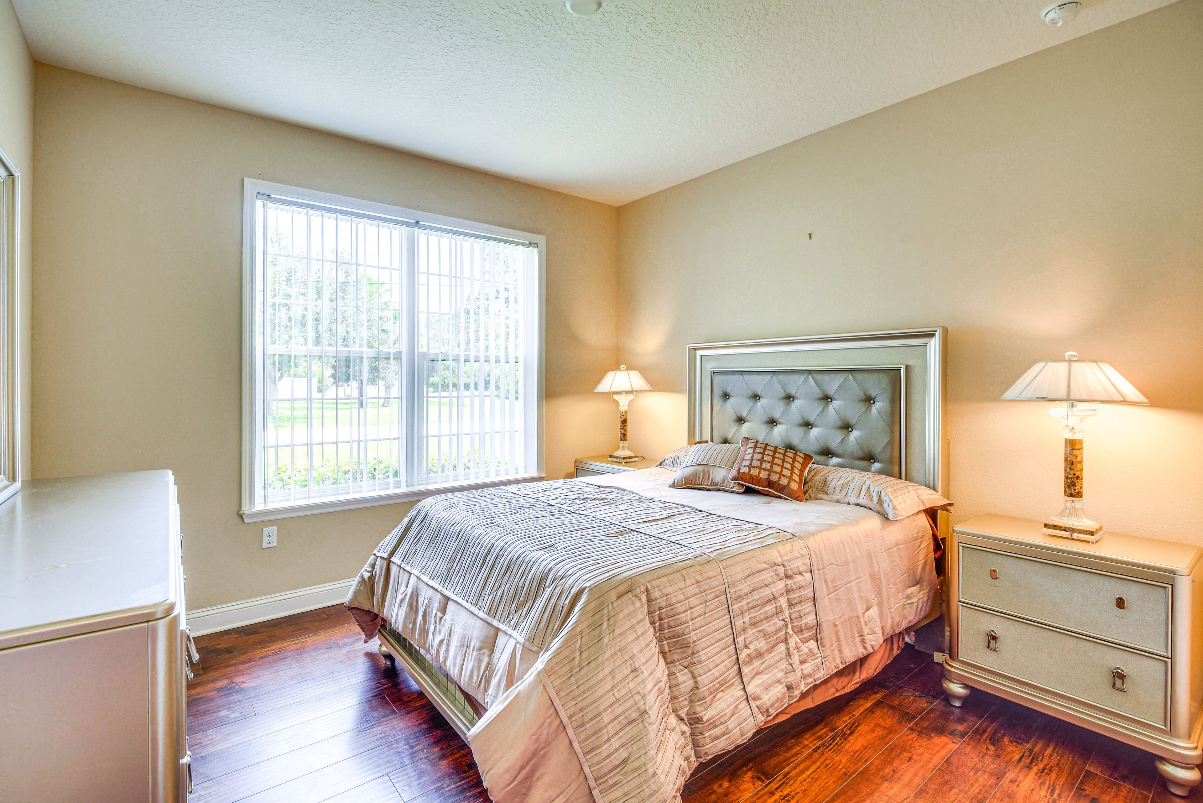 Bedroom 2 | Queen Bed