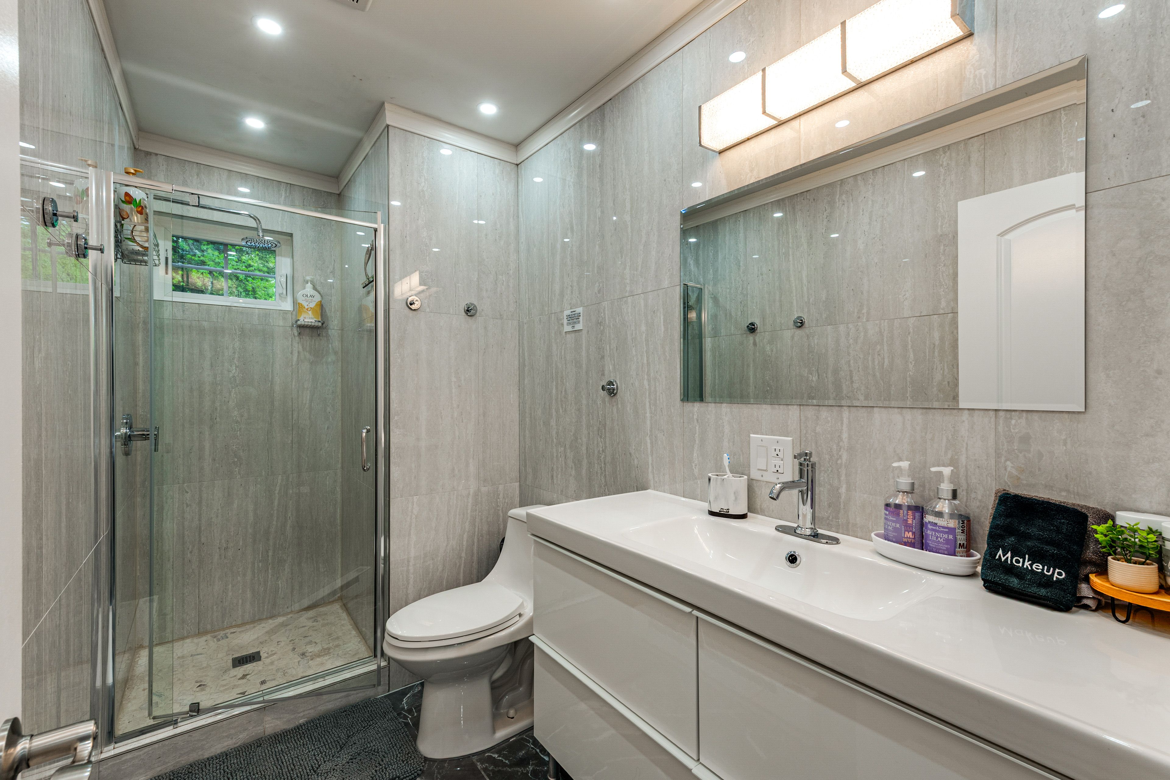 Bathroom | Towels Provided | 1st Floor