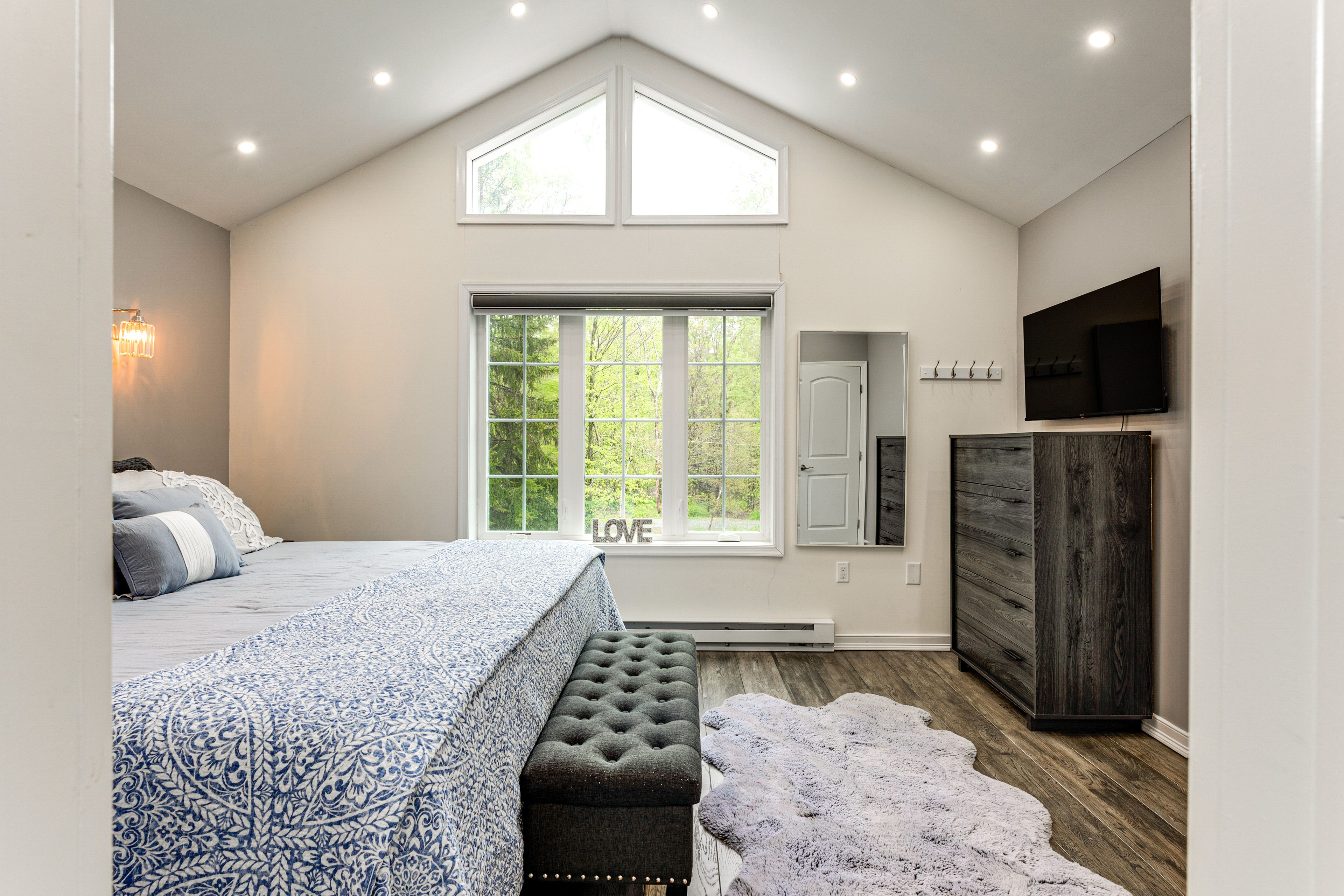 Bedroom 2 | King Bed | 2nd Floor