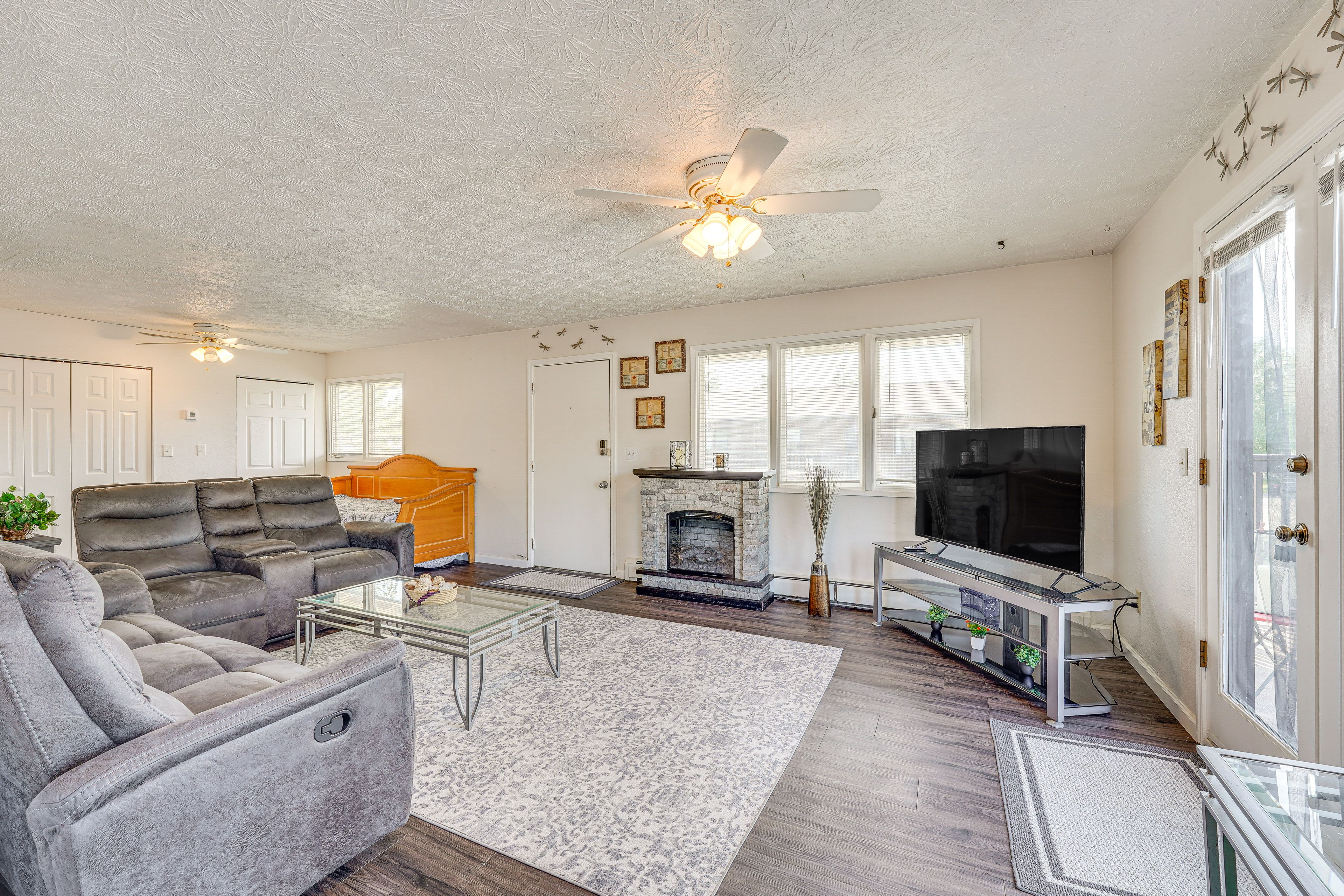 Living Room | Free WiFi | Smart TV