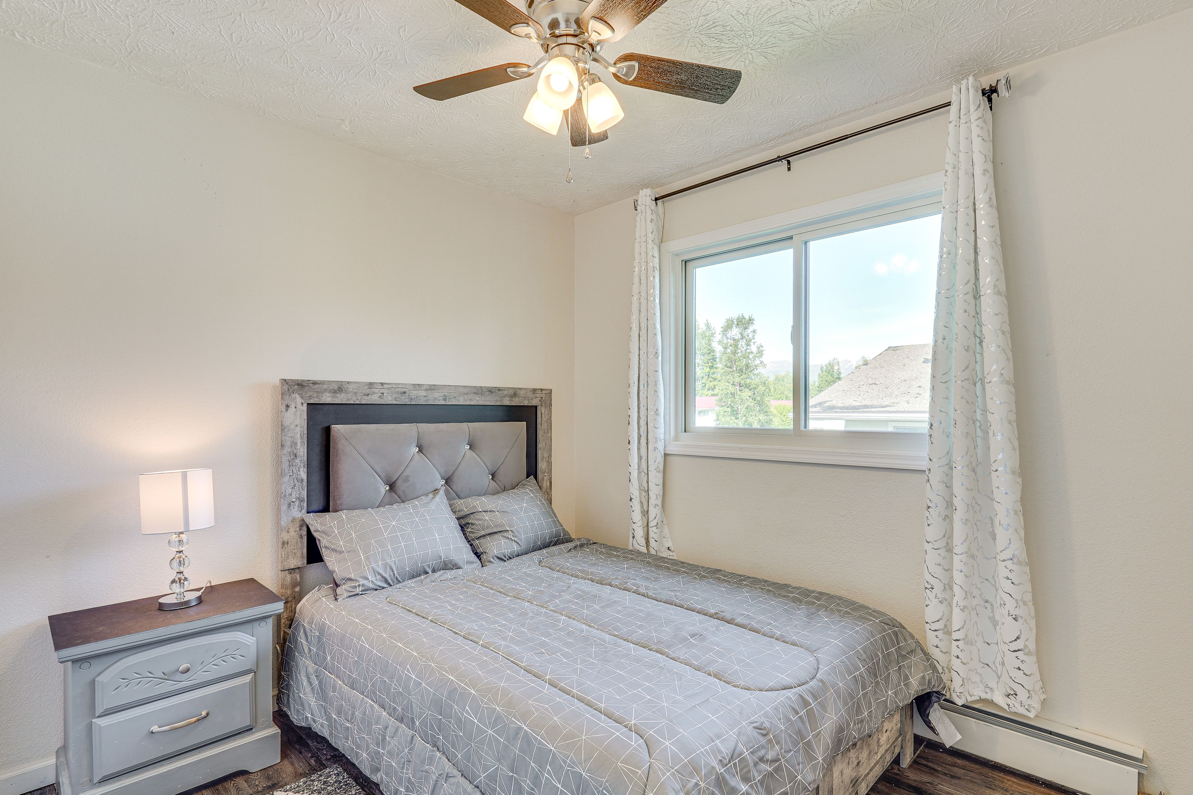 Bedroom | Full Bed