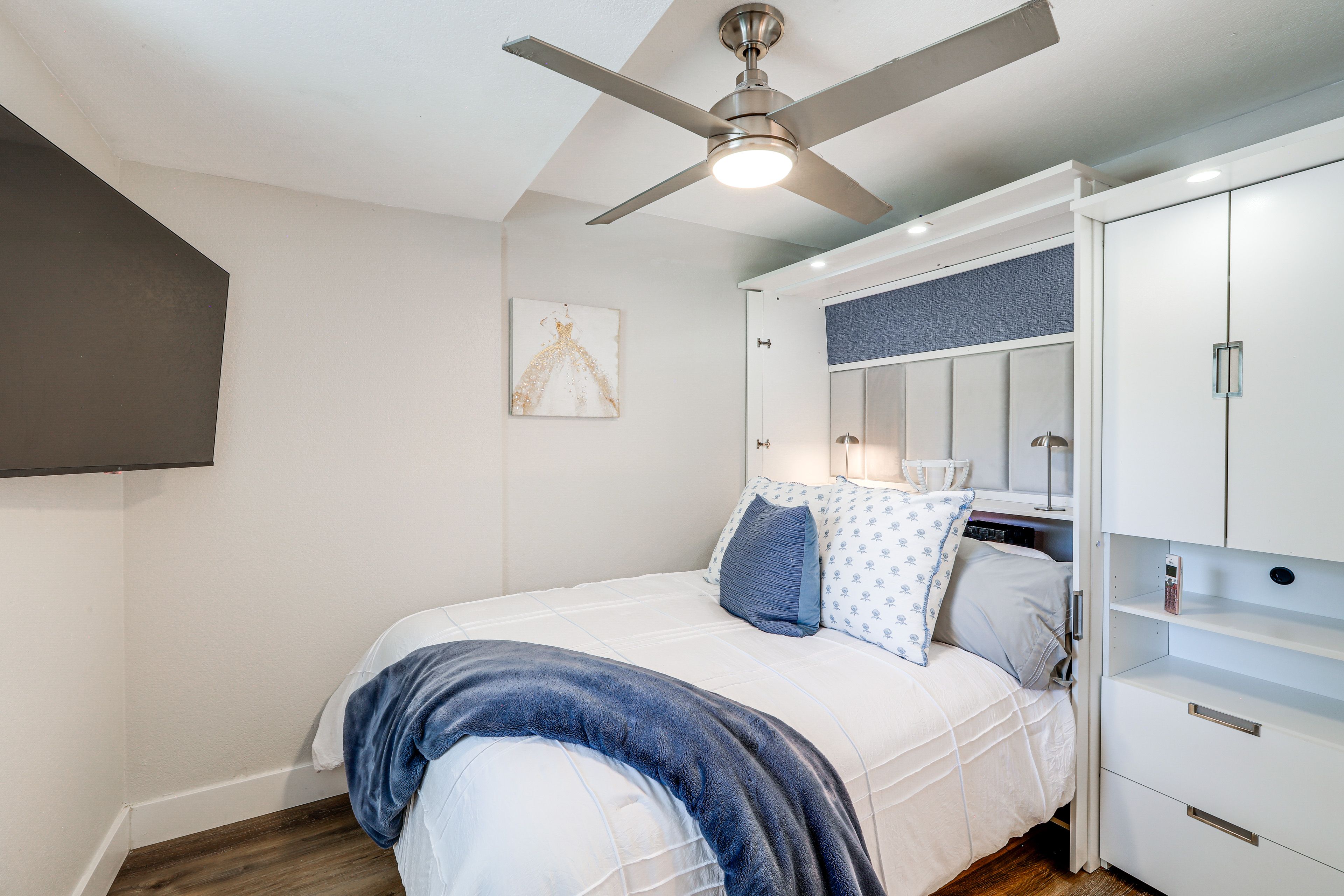Bedroom 2 | 2nd Floor | Queen Bed | Smart TV