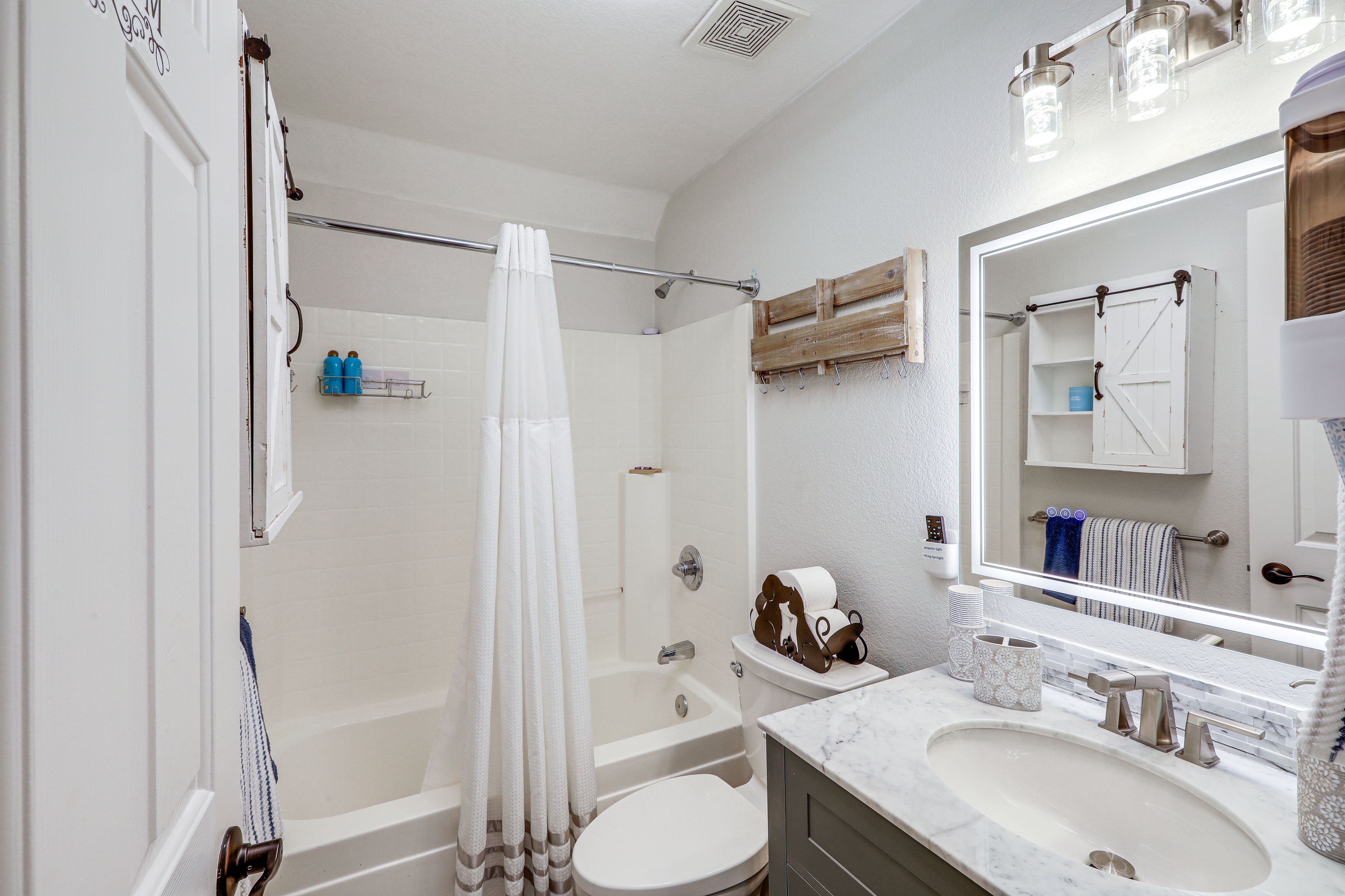Full Bathroom | 2nd Floor
