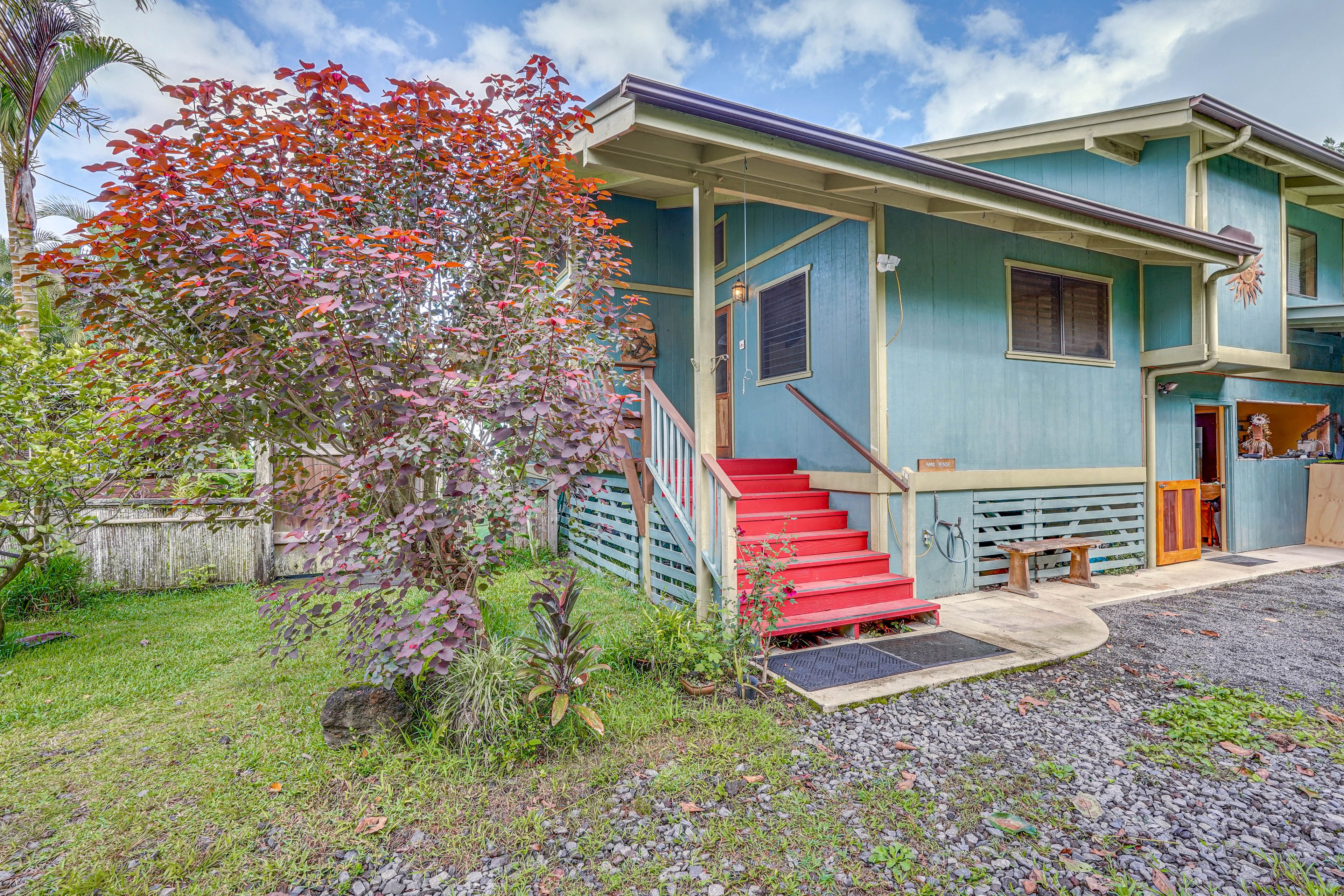 Property Exterior | Driveway (1 Vehicle)