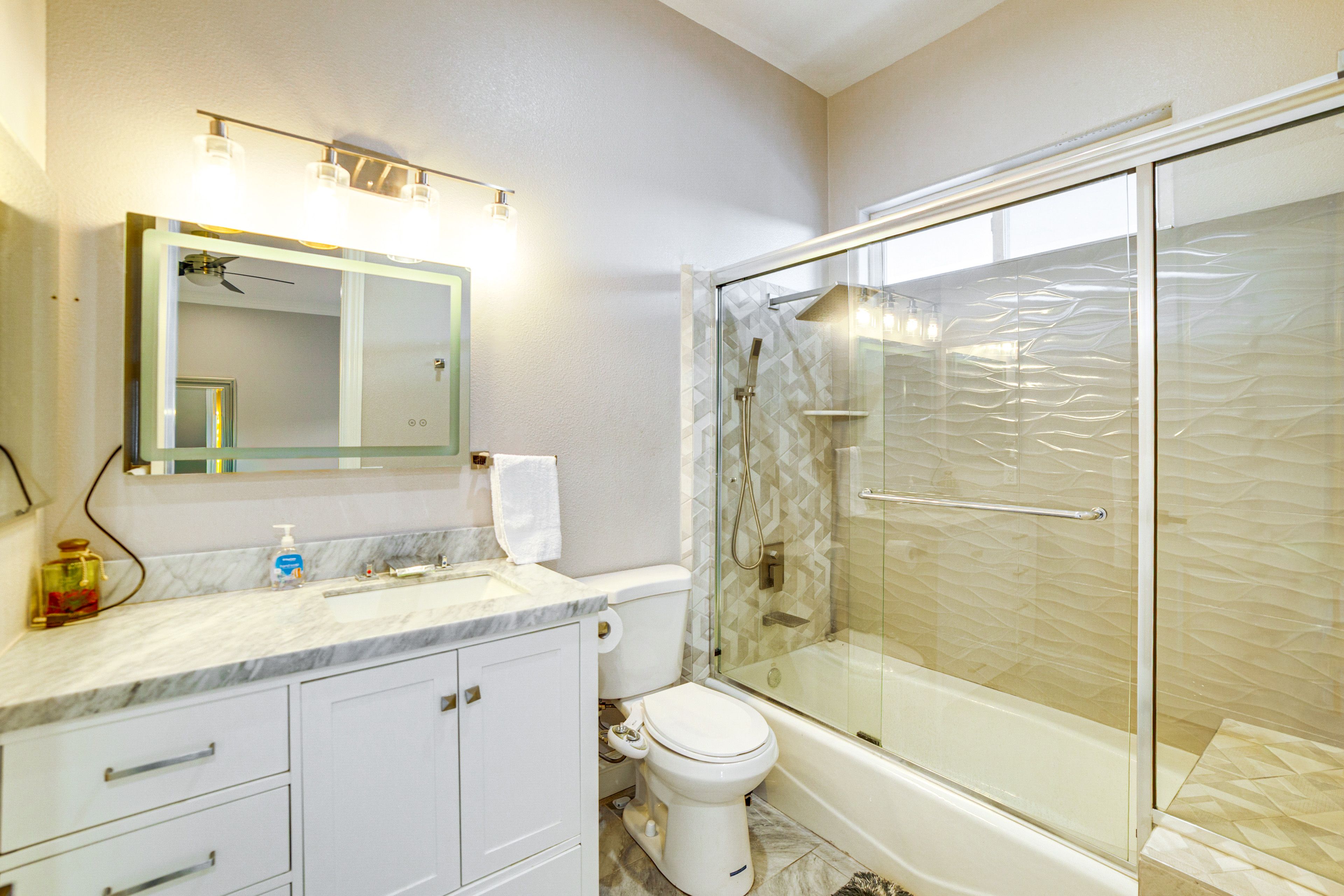 Full Bath | 2nd Floor