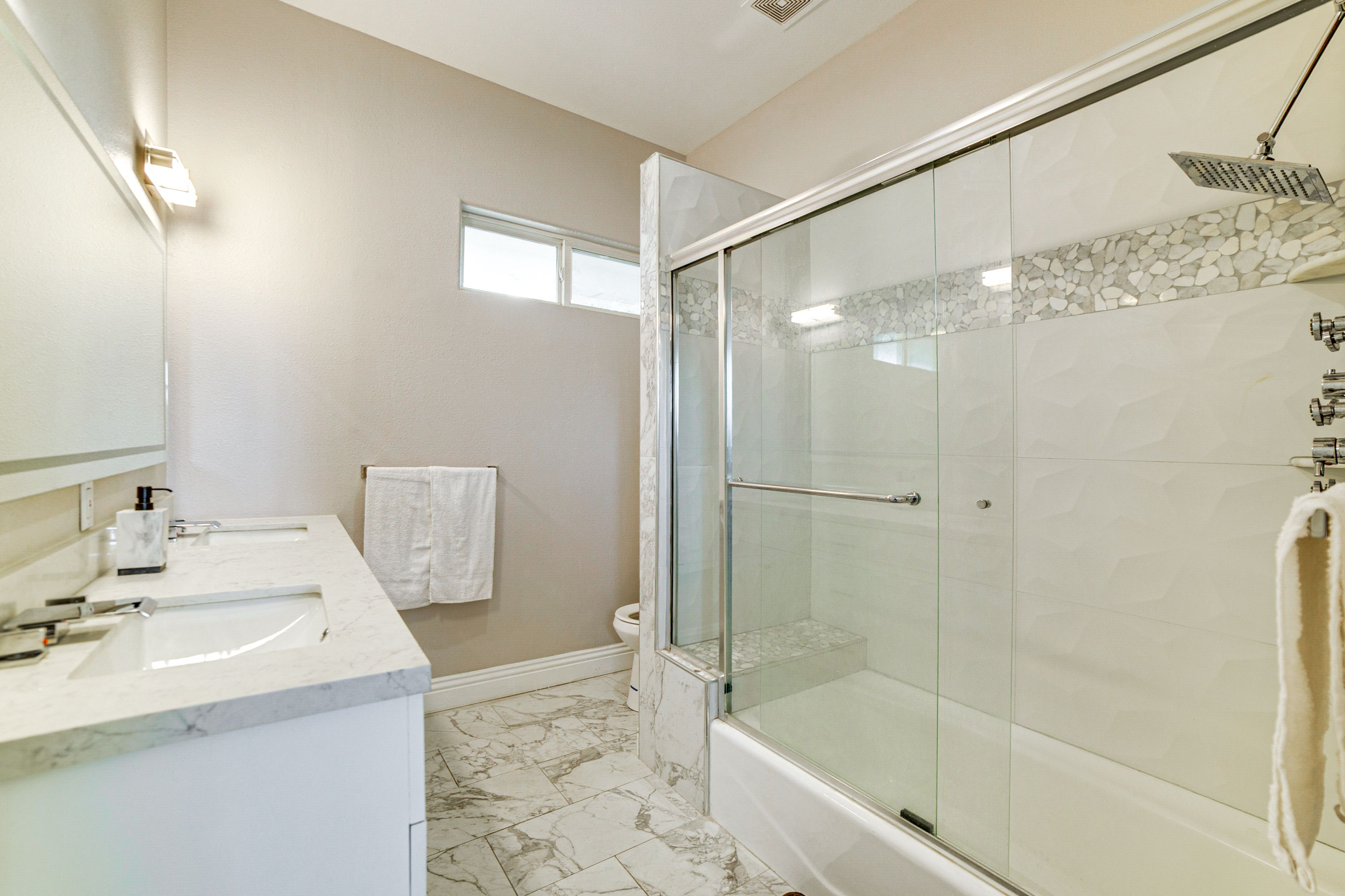 Full Bath | 2nd Floor