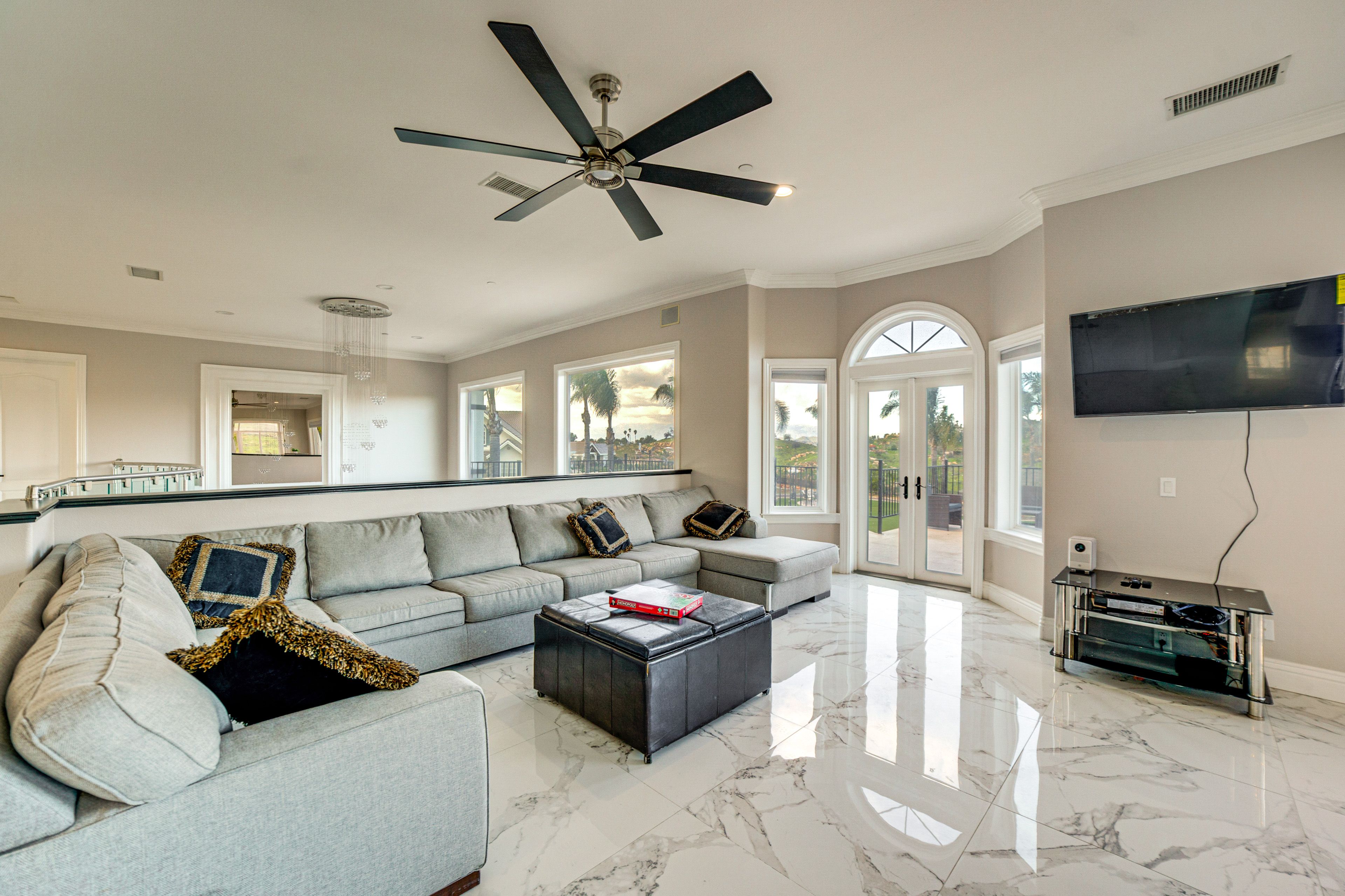 Upstairs Living Room | Smart TV | Bar | 2nd Floor