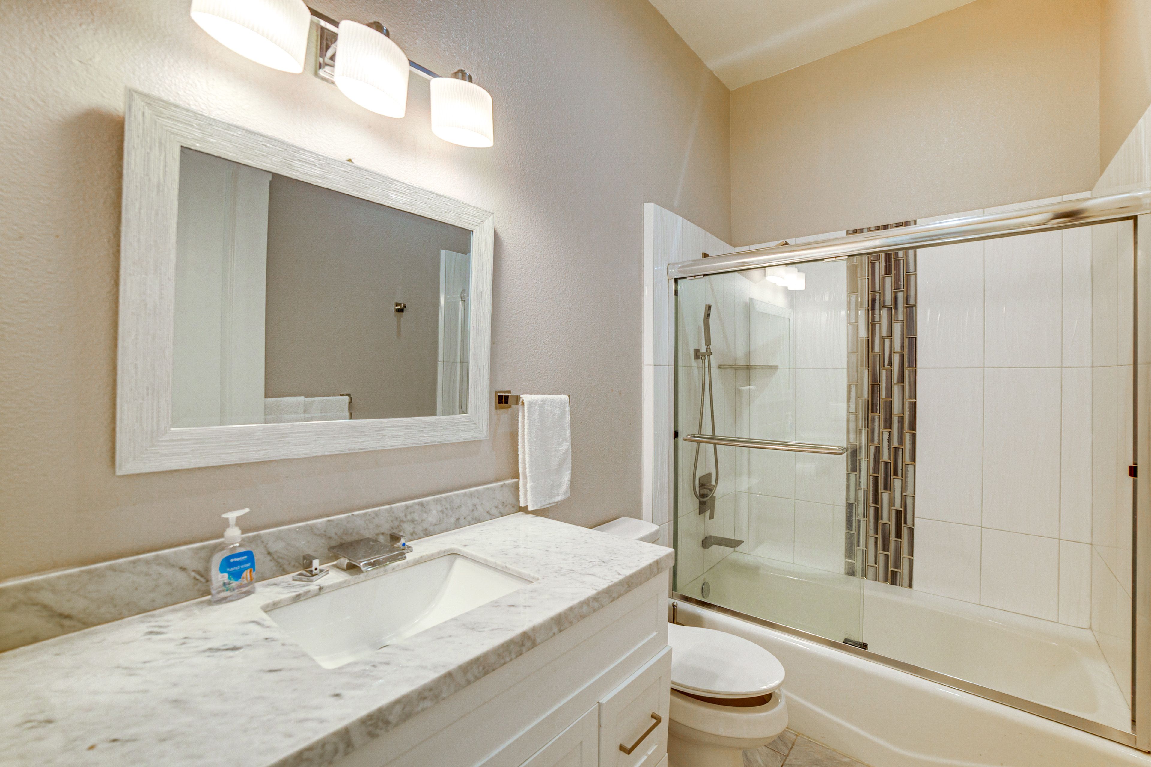 Full Bath | 1st Floor