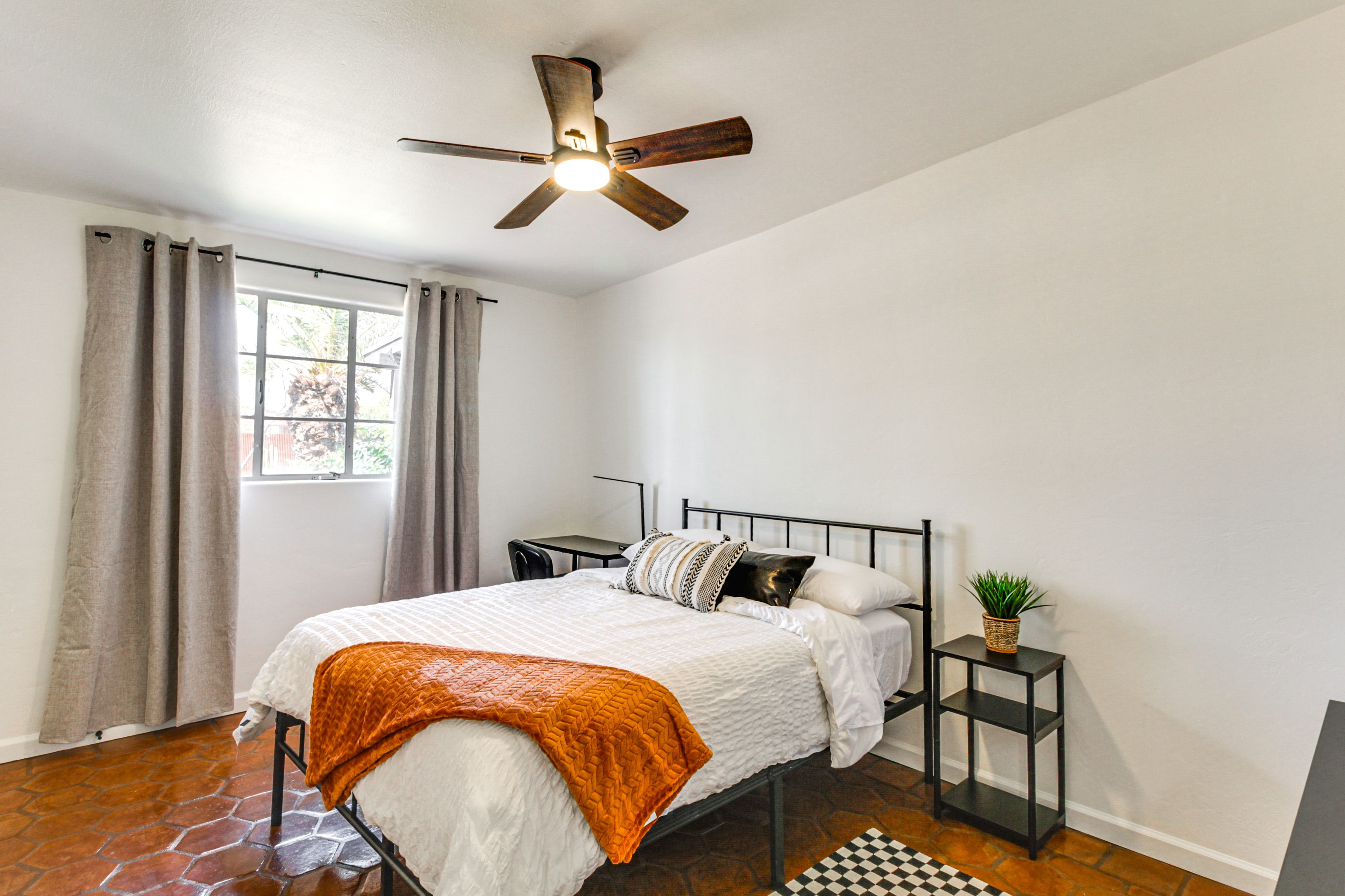 Bedroom 2 | Queen Bed