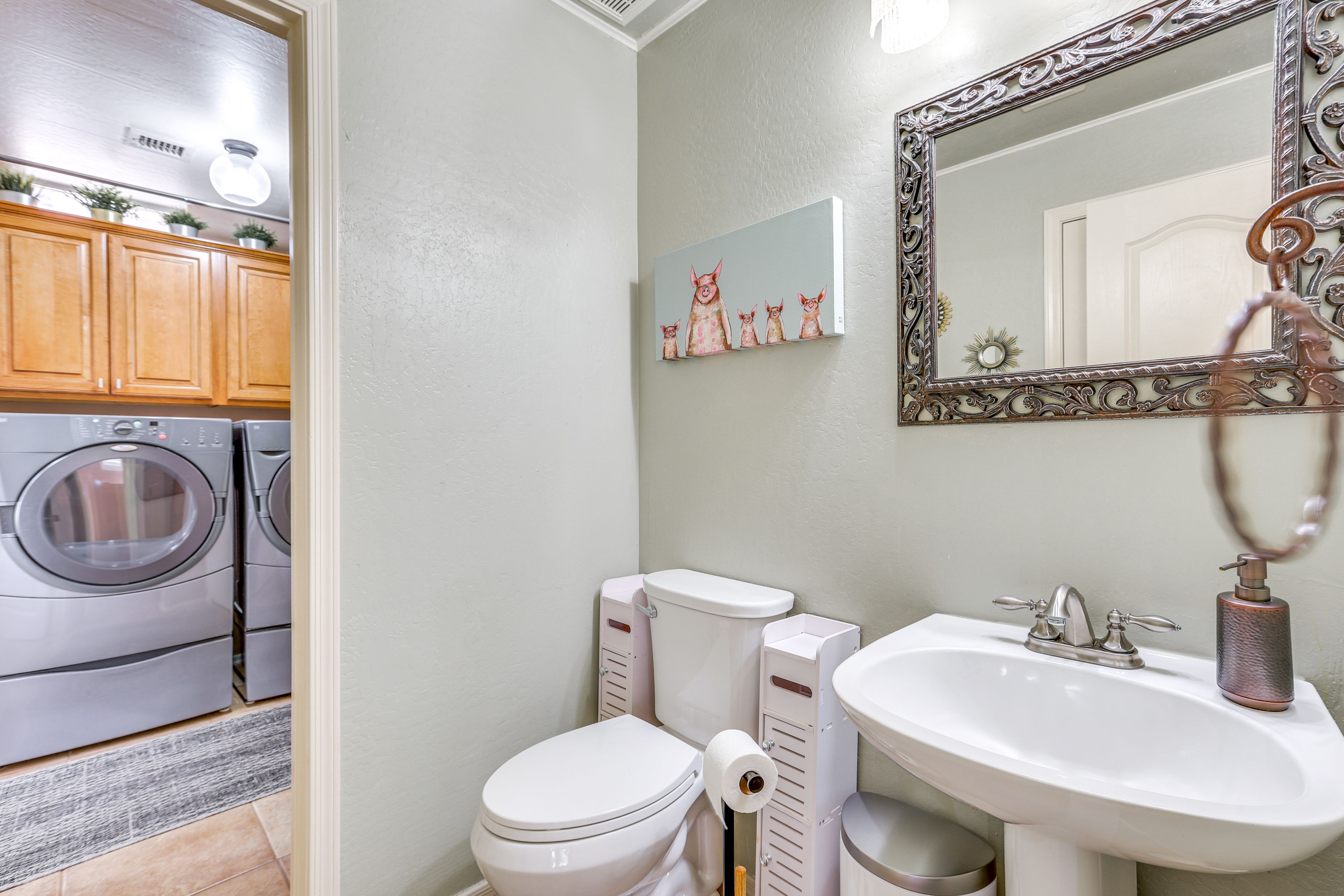 Half Bathroom | 1st Floor