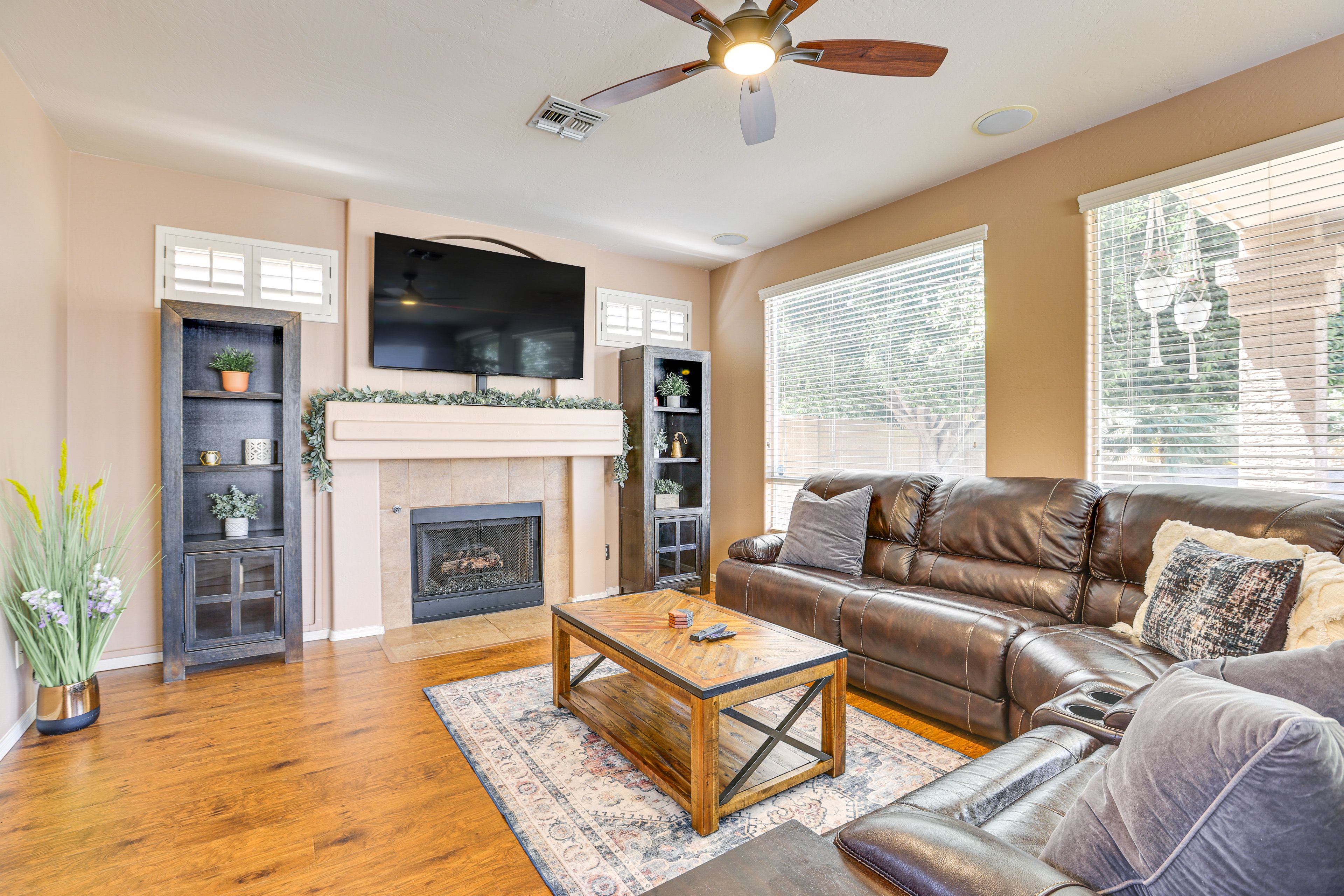 Living Room | Free WiFi | Smart TV | Fireplace | 1st Floor