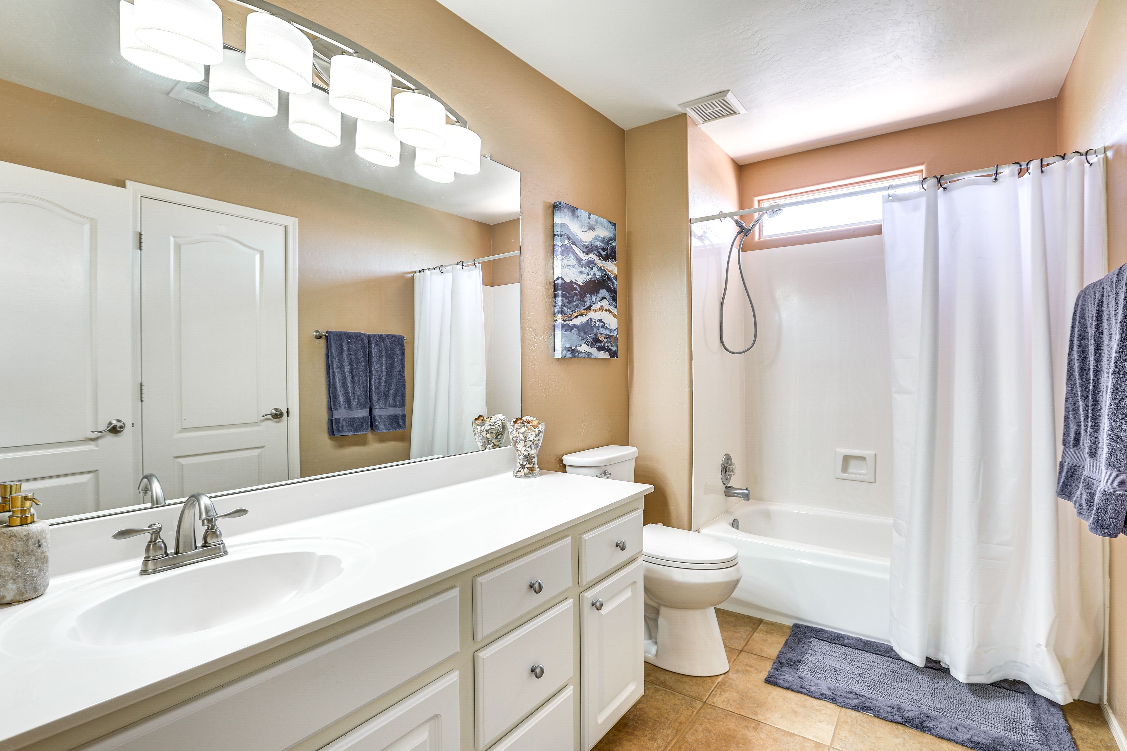 Full Bathroom | 2nd Floor