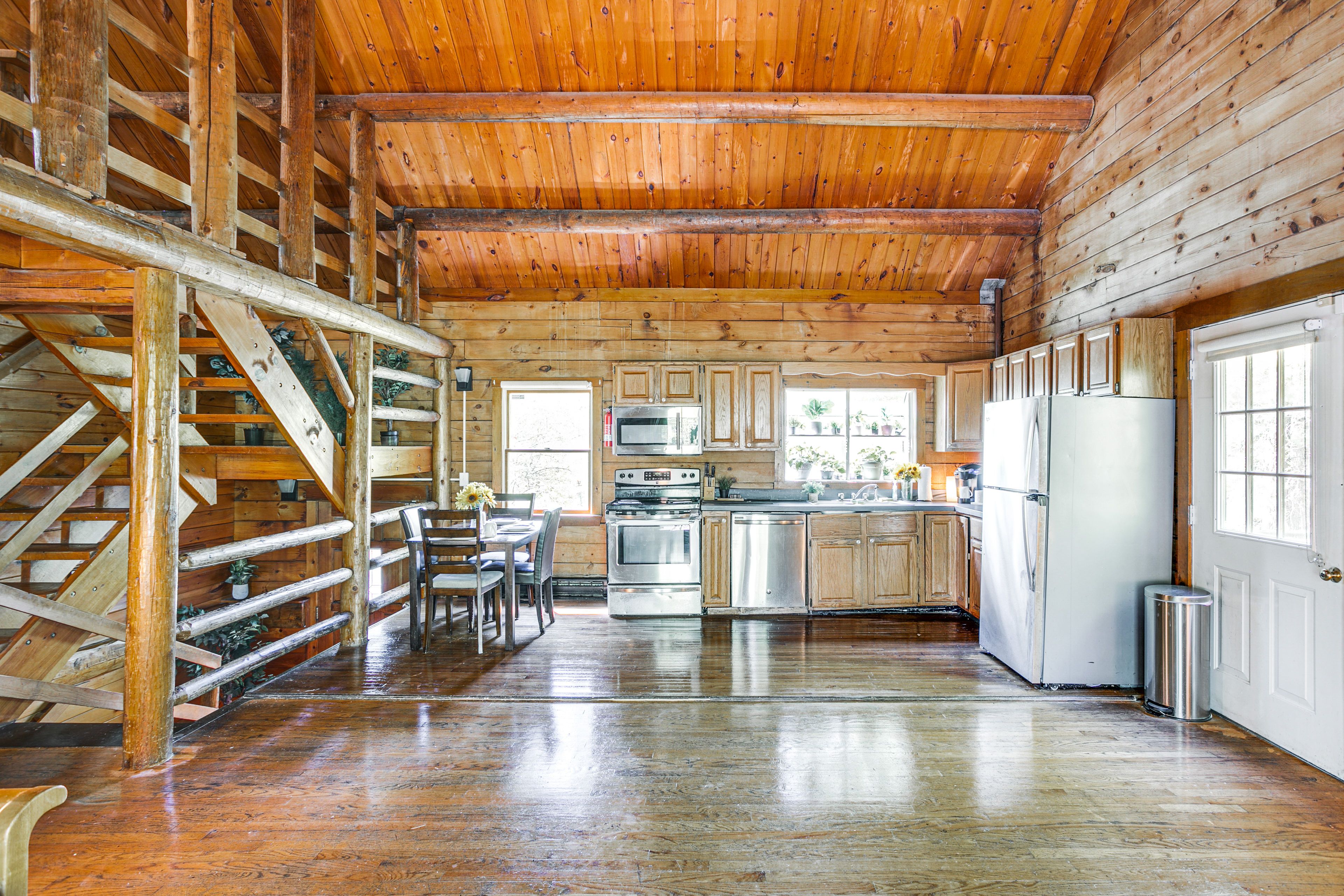 Kitchen & Dining Area | Main Level
