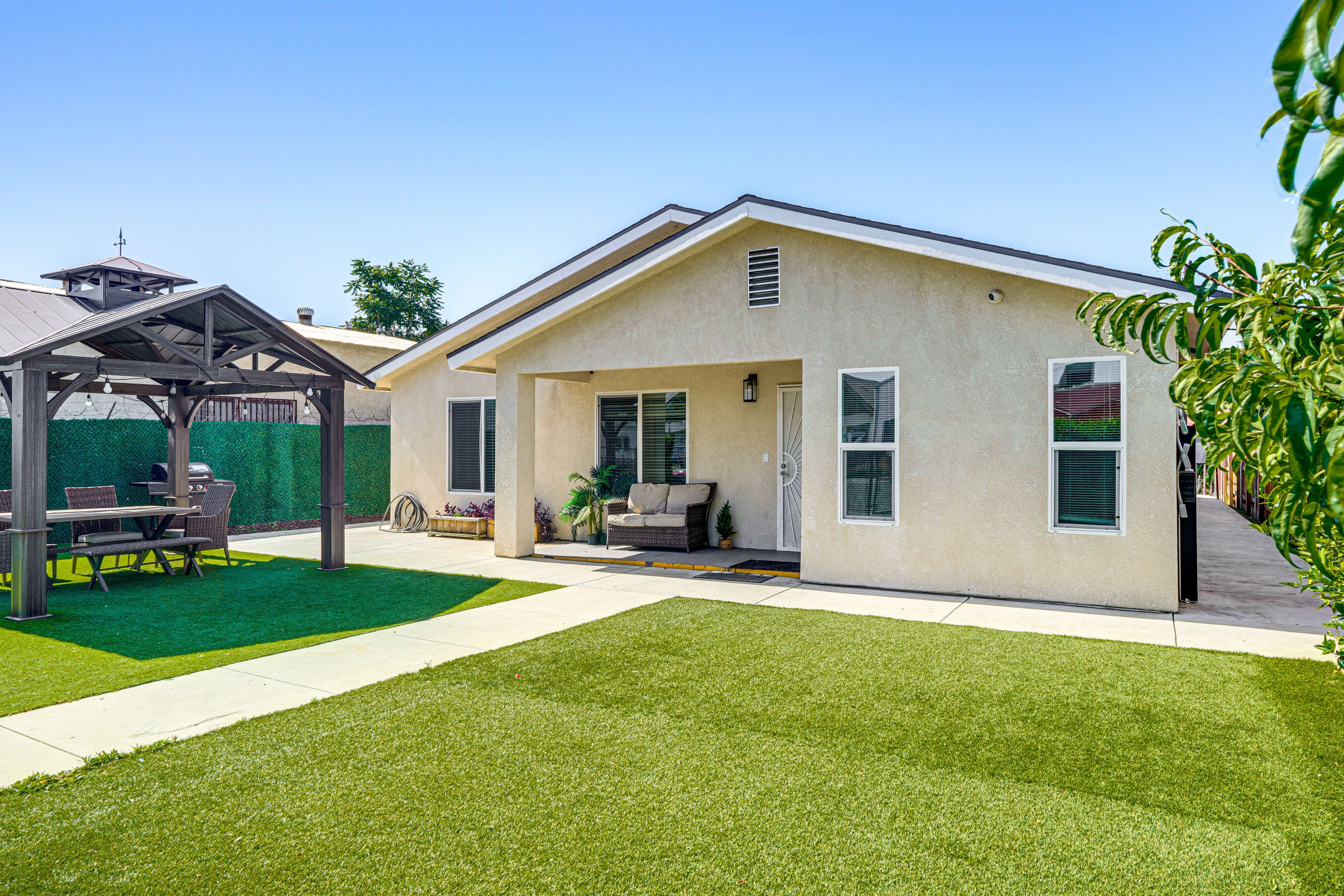 House Exterior | Gas Grill | Outdoor Dining Area