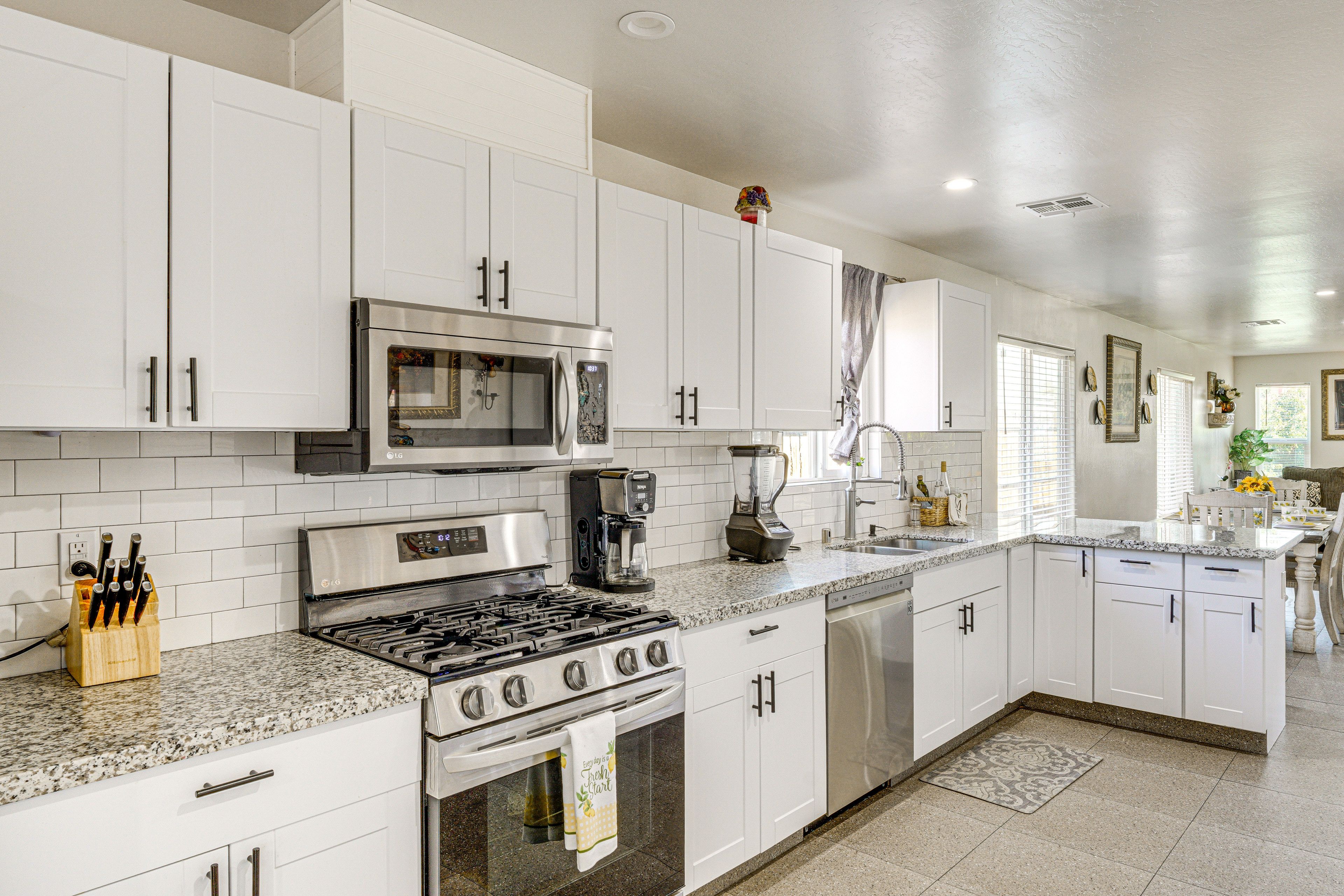 Kitchen | Workstation | Free WiFi | Stereo