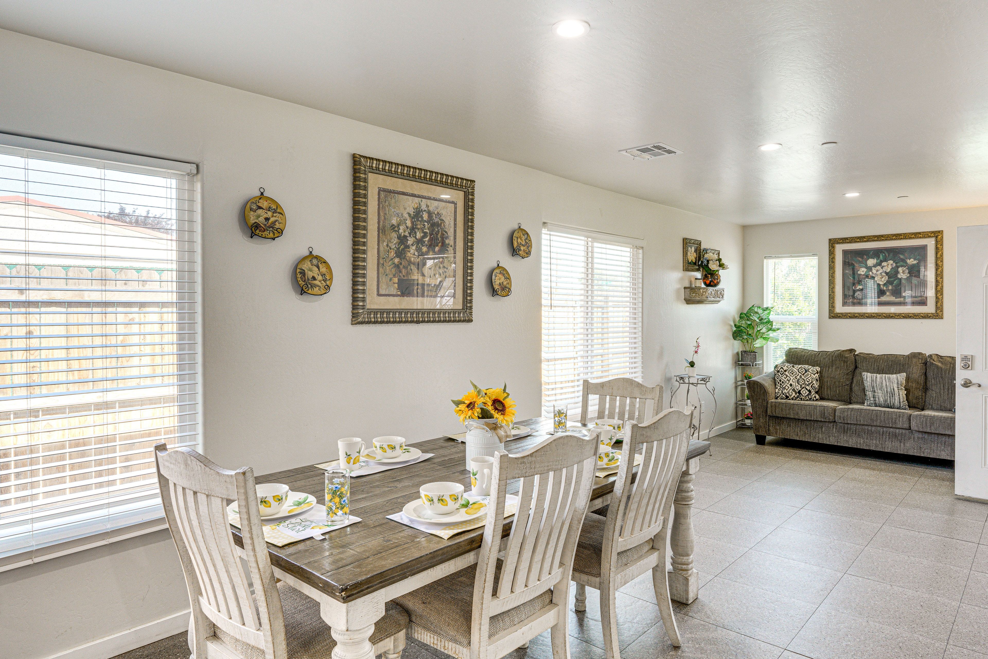 Dining Area | Dishware/Flatware Provided