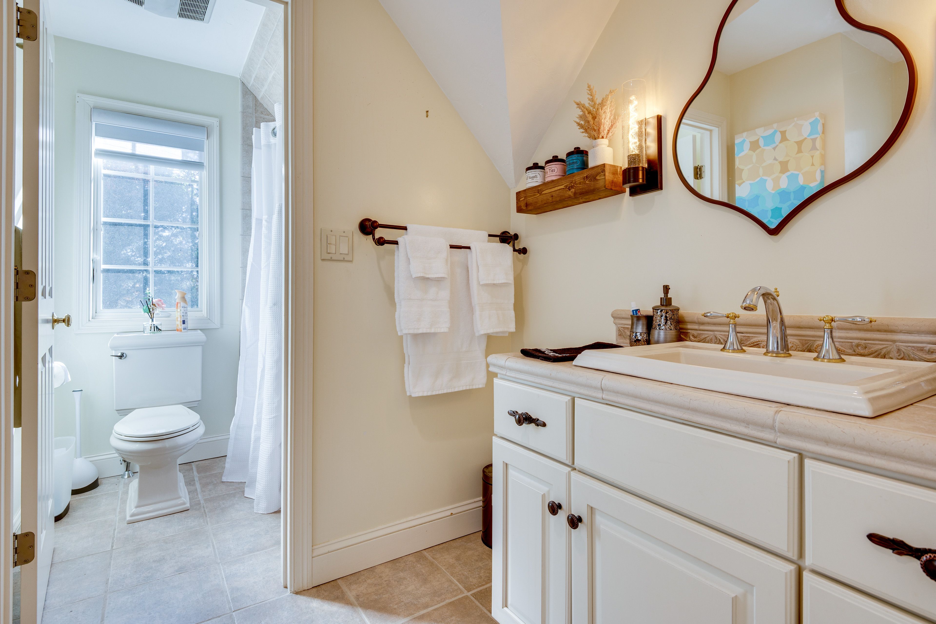 Bathroom | 2nd Floor