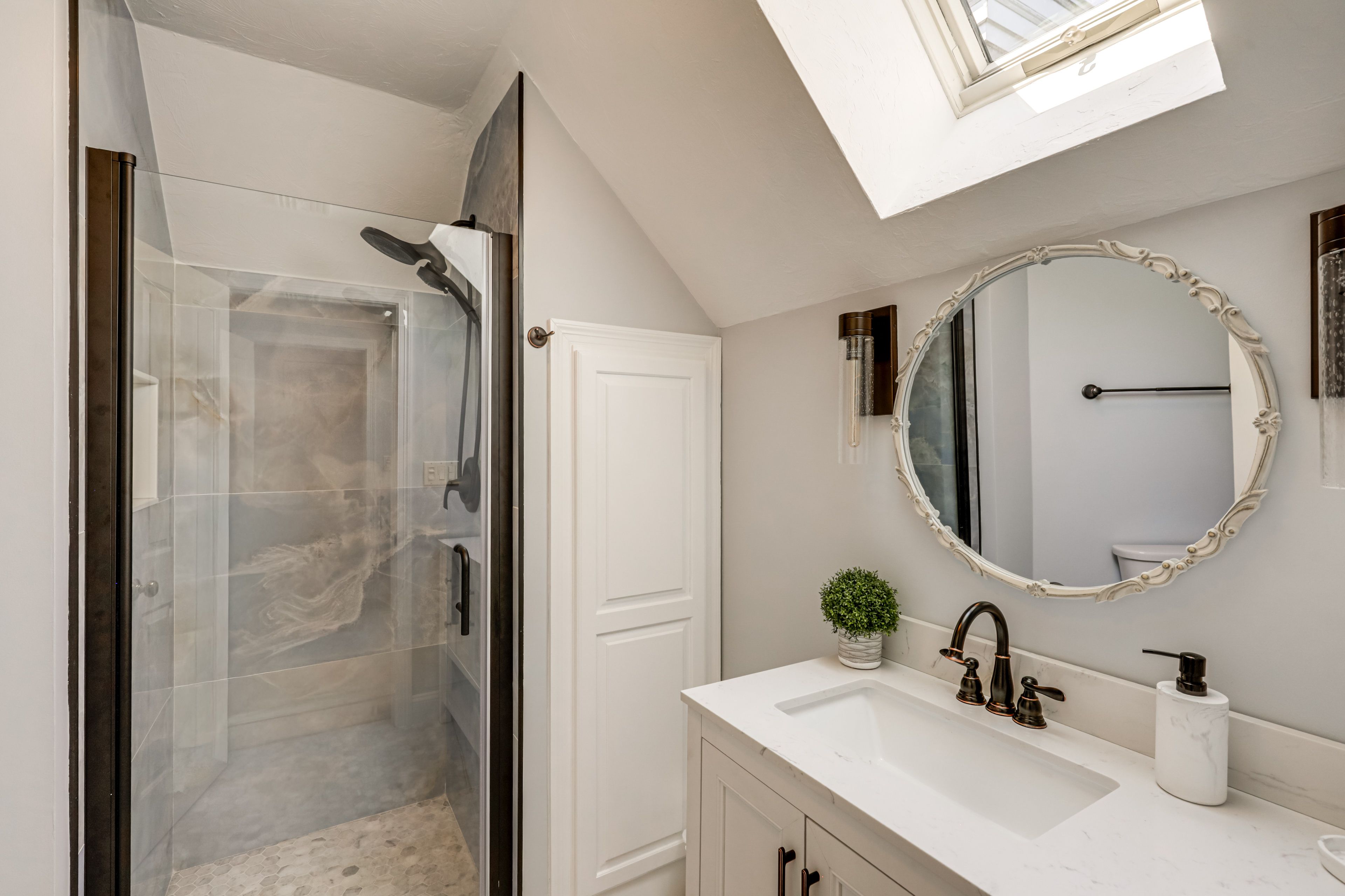 En-Suite Bathroom | 2nd Floor