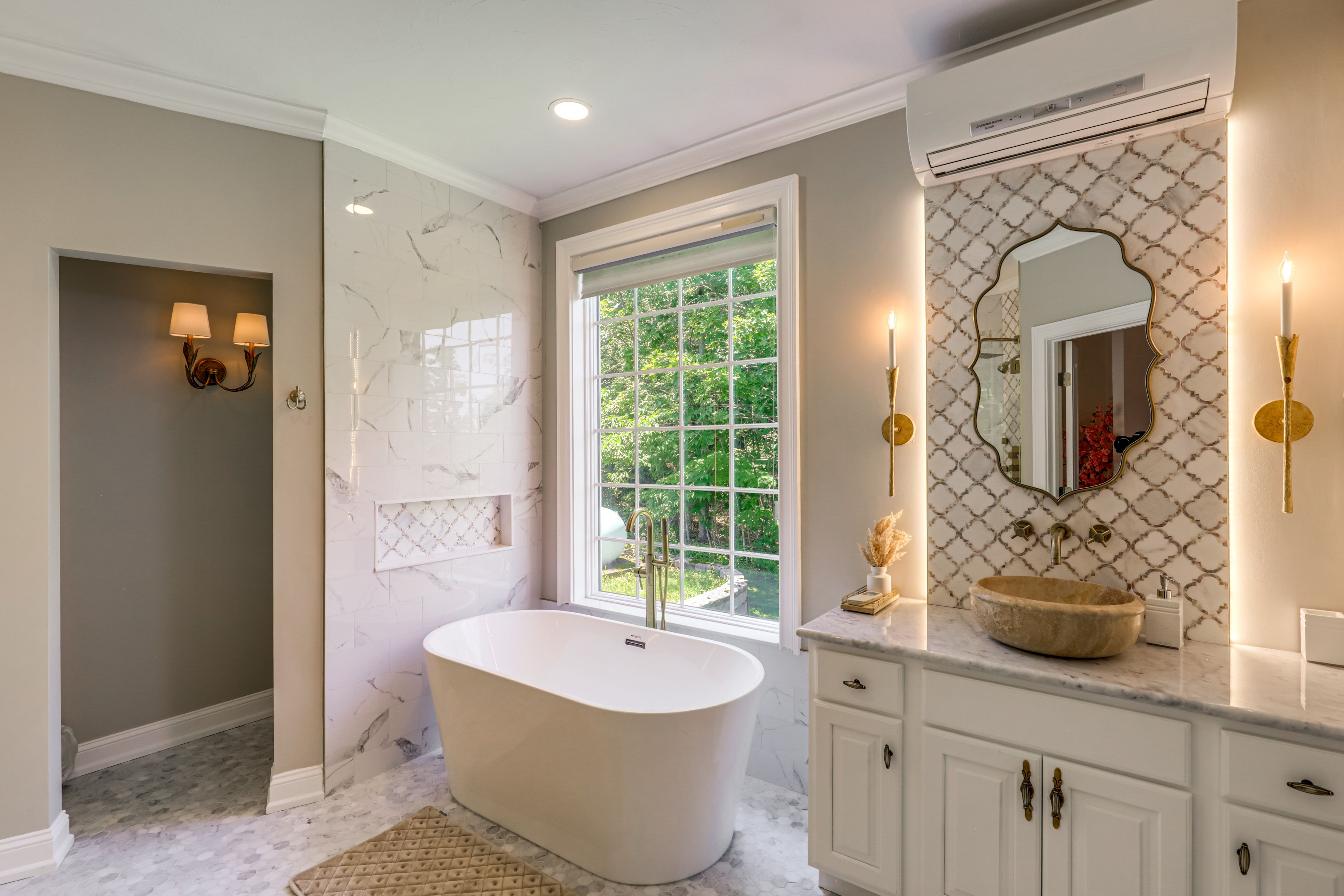 En-Suite Bathroom | Towels Provided | 1st Floor