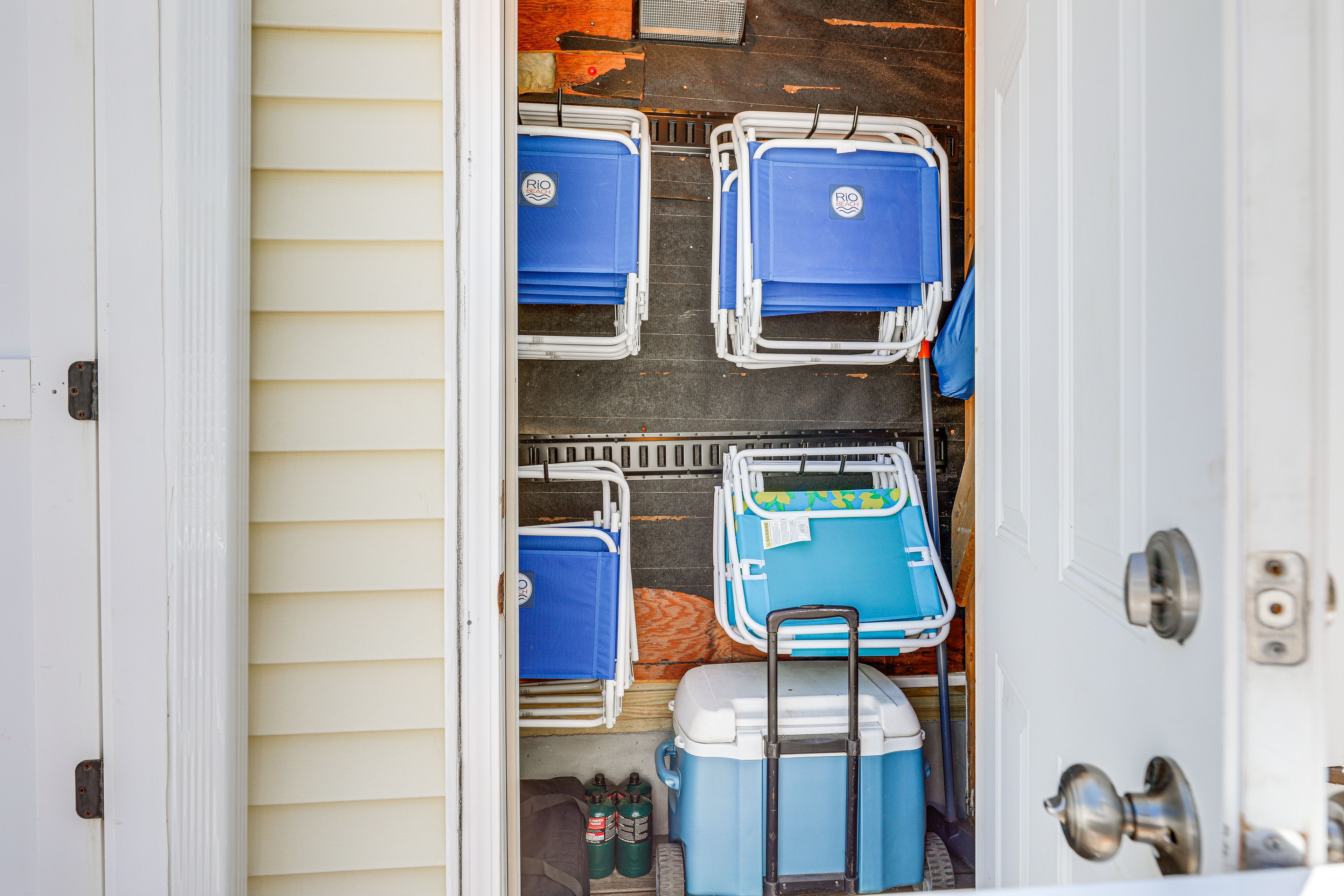 Storage Area | Beach Chairs | Cooler